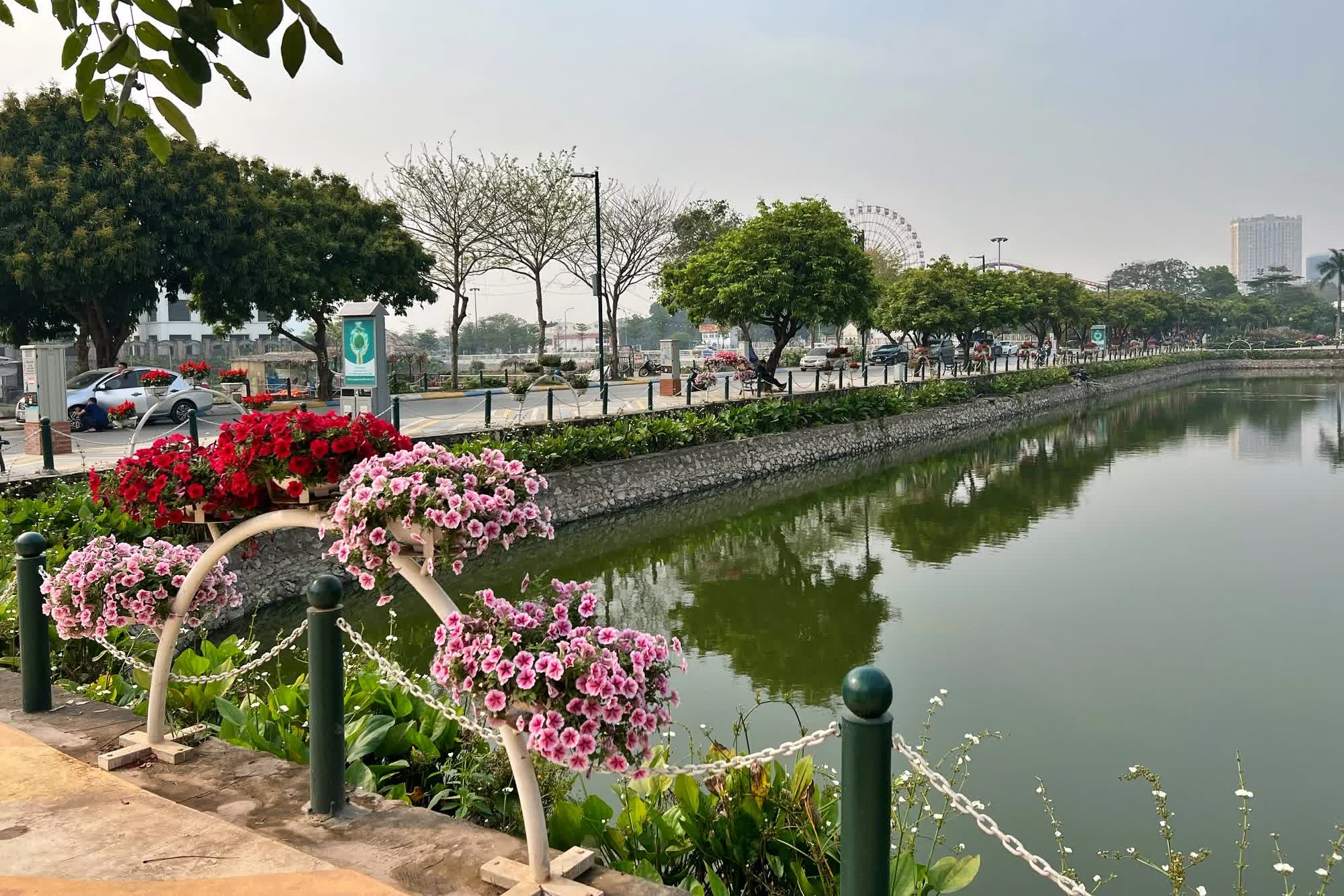 Chống ngập ở Hà Nội - Kỳ 2: Hồ ao, bê tông hóa và 'tư duy nhiệm kỳ'- Ảnh 1. Chống ngập ở Hà Nội - Kỳ 2: Hồ ao, bê tông hóa và 'tư duy nhiệm kỳ'- Ảnh 1.