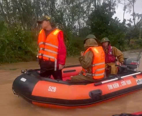 Tìm thấy thi thể người đàn ông mất tích 3 ngày trước trên sông Thạch Hãn- Ảnh 1. Tìm thấy thi thể người đàn ông mất tích 3 ngày trước trên sông Thạch Hãn- Ảnh 1.