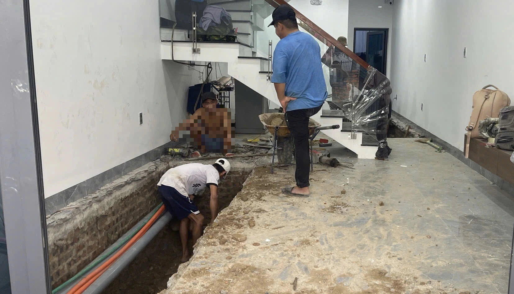 Vụ xây nhầm nhà ở Hải Phòng thần đèn Hoàng Đình Bách bắt đầu cắt móng - Ảnh 3. Vụ xây nhầm nhà ở Hải Phòng thần đèn Hoàng Đình Bách bắt đầu cắt móng - Ảnh 3.