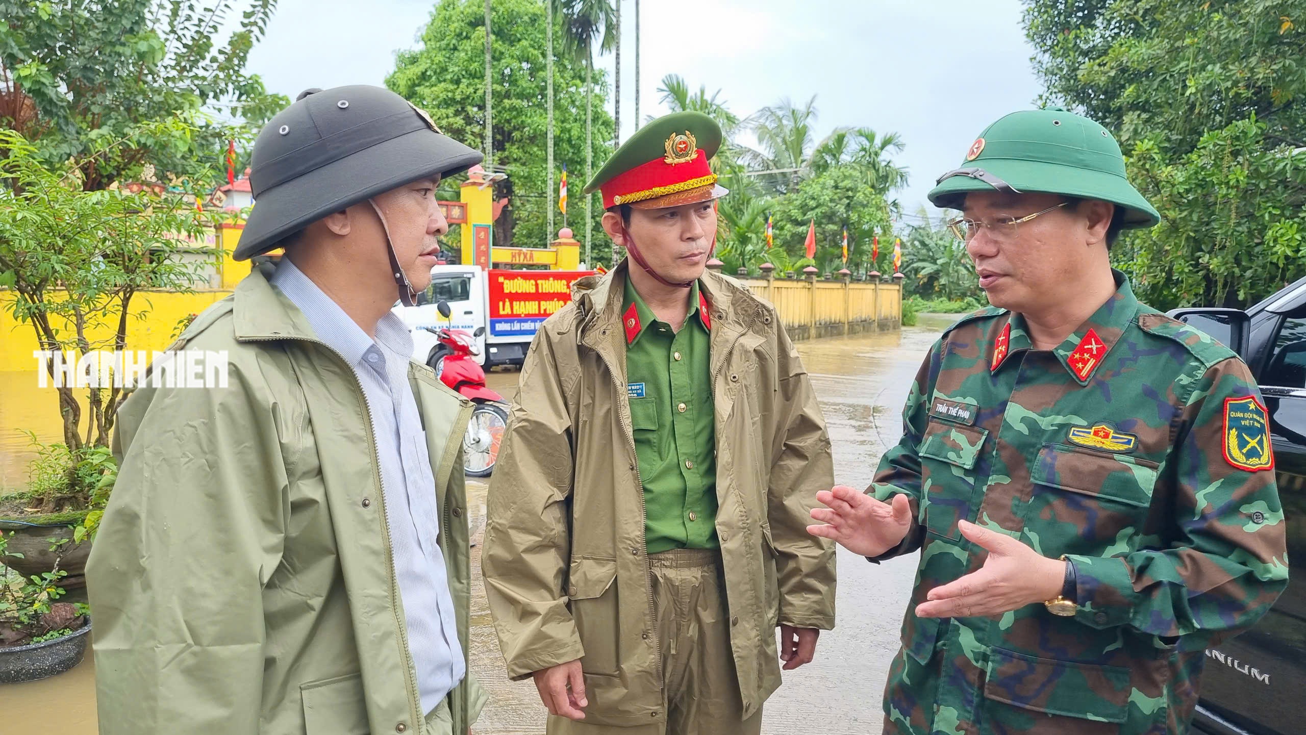 Nước lũ bao vây nhiều khu dân cư ở Quảng Ngãi- Ảnh 10. Nước lũ bao vây nhiều khu dân cư ở Quảng Ngãi- Ảnh 10.