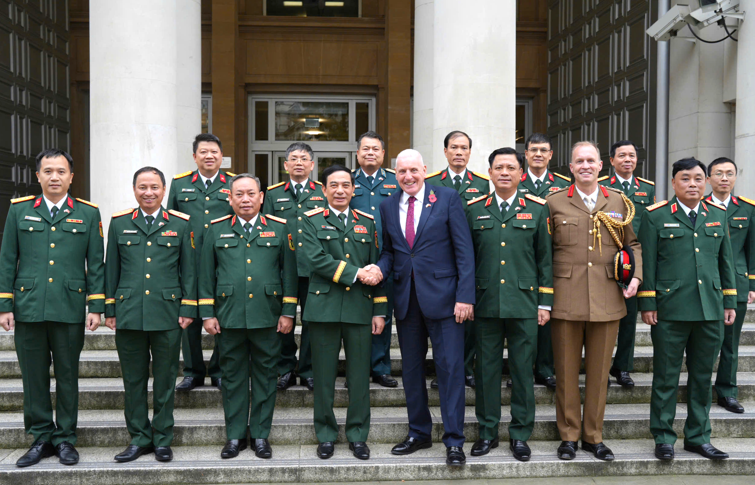 Việt Nam - Anh tăng cường hợp tác quốc phòng - Ảnh 2.