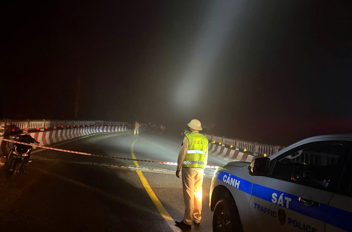 Lâm Đồng: Sạt lở đèo D'Ran trên QL20, cấm lưu thông 2 chiều - Ảnh 3. Lâm Đồng: Sạt lở đèo D'Ran trên QL20, cấm lưu thông 2 chiều - Ảnh 3.