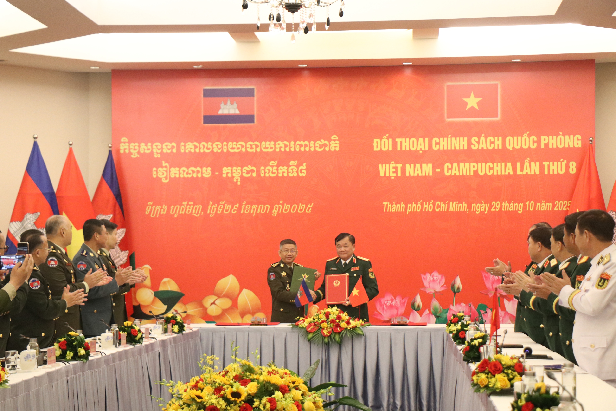 Đối thoại chính sách quốc phòng Việt Nam - Campuchia: Hợp tác tin cậy, toàn diện,thực chất - Ảnh 1.