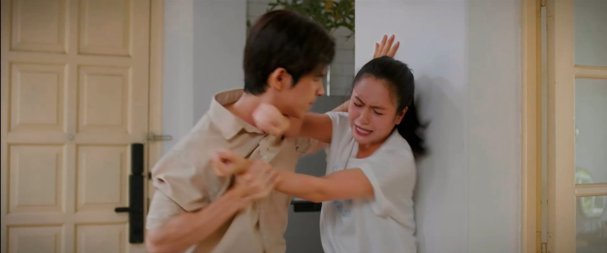 Vì sao phim có Phương Oanh bất ngờ gây sốt với rating 'khủng'?
- Ảnh 3. Vì sao phim có Phương Oanh bất ngờ gây sốt với rating 'khủng'?
- Ảnh 3.