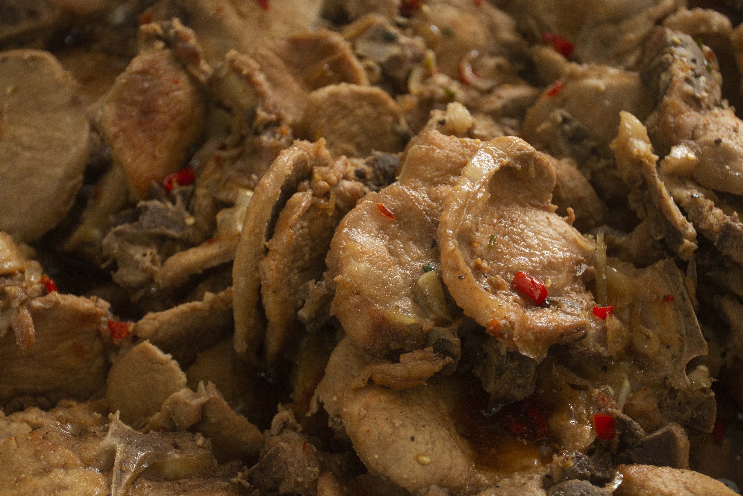 Thịt kho, chả trứng, rau xào... cùng ân tình người Quảng Trị gửi vào vùng lũ Huế- Ảnh 4. Thịt kho, chả trứng, rau xào... cùng ân tình người Quảng Trị gửi vào vùng lũ Huế- Ảnh 4.