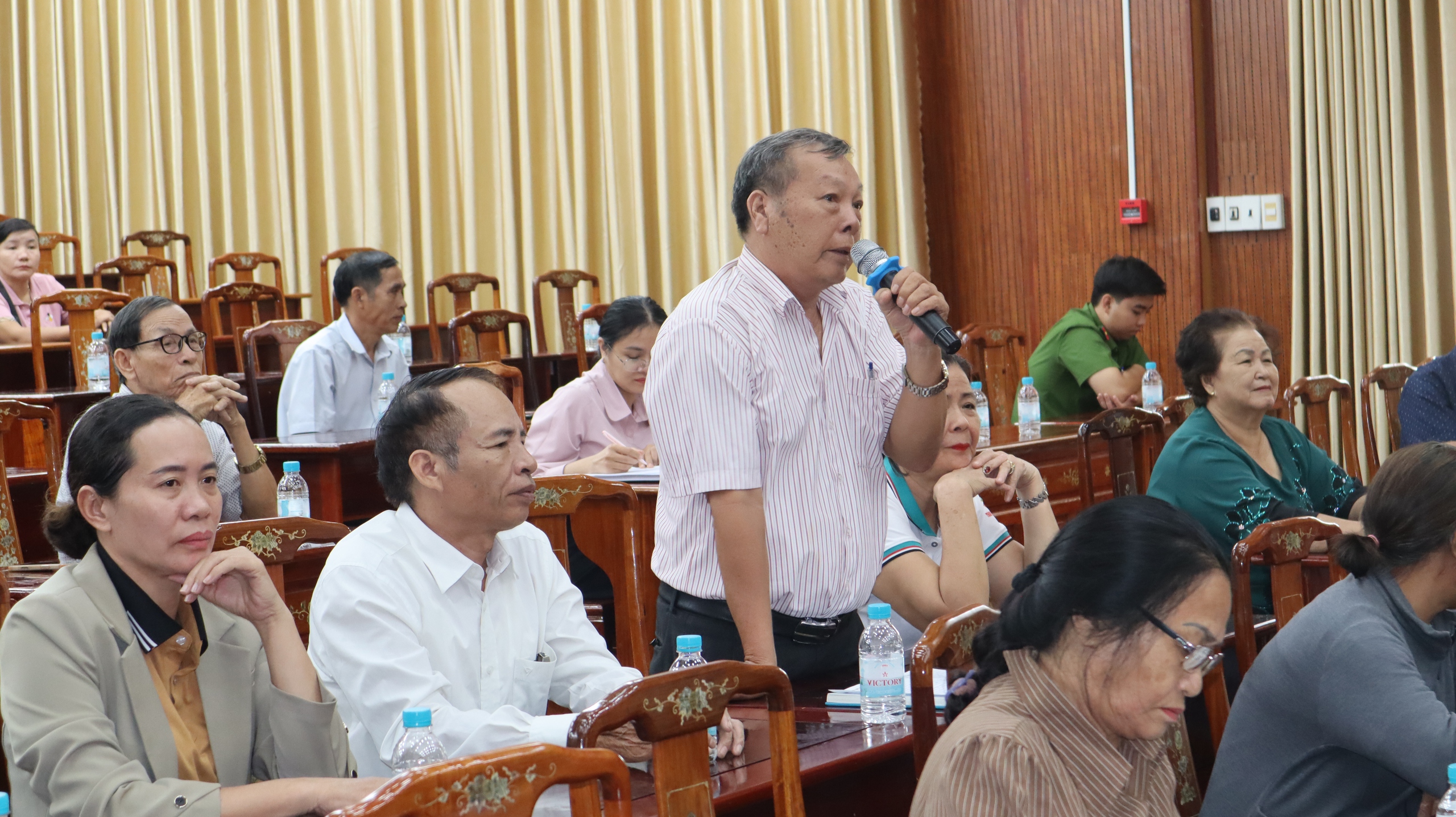 Chủ tịch HĐND tỉnh Đồng Nai tiếp xúc cử tri thành phố Đồng Xoài cũ   - Ảnh 1.