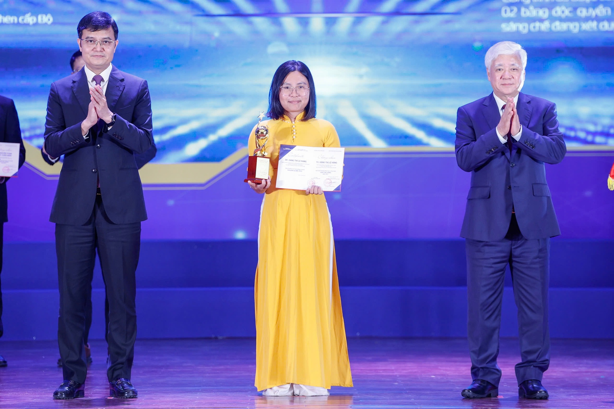 30 tài năng trẻ nhận giải Quả cầu vàng, Nữ sinh khoa học công nghệ Việt Nam- Ảnh 2.