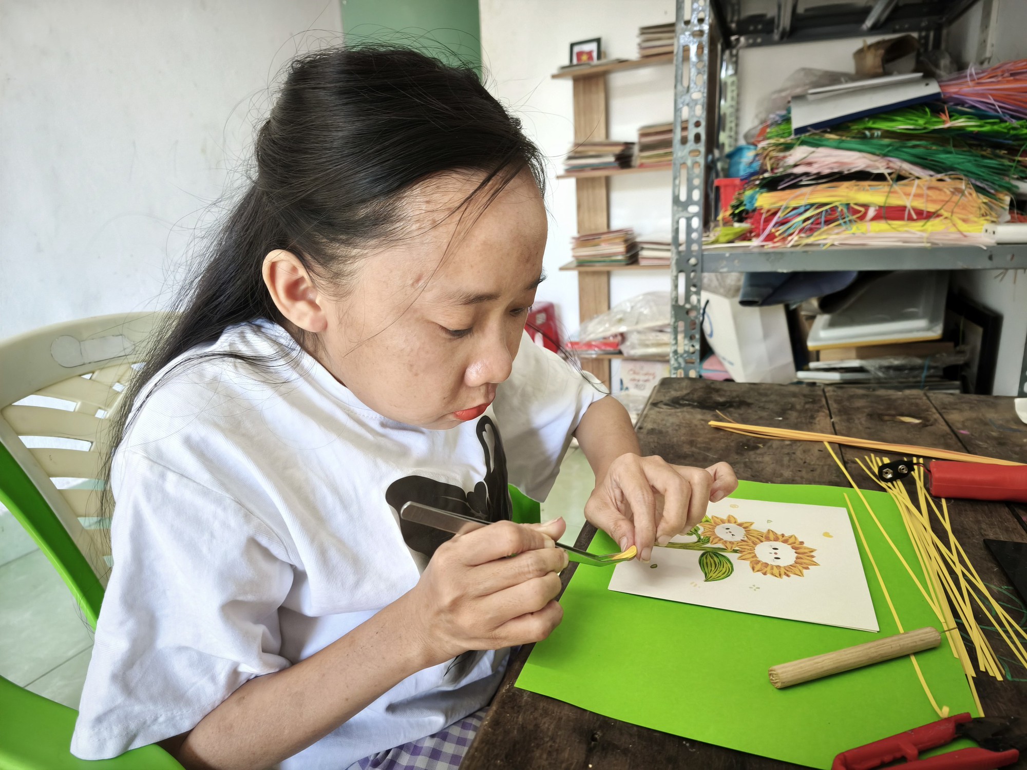 Tranh giấy xoắn của 'cô gái tí hon'- Ảnh 3. Tranh giấy xoắn của 'cô gái tí hon'- Ảnh 3.