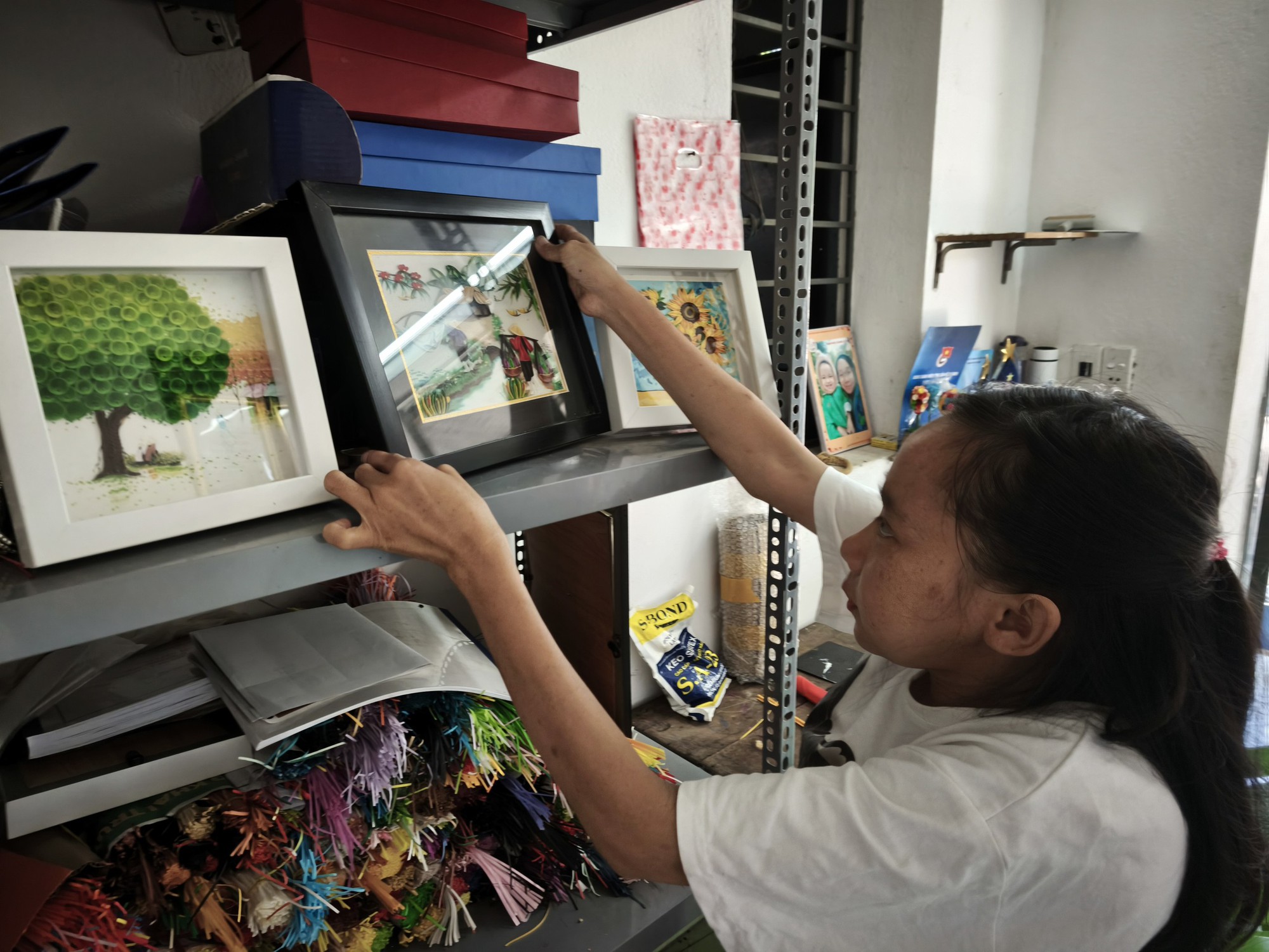 Tranh giấy xoắn của 'cô gái tí hon'- Ảnh 8. Tranh giấy xoắn của 'cô gái tí hon'- Ảnh 8.