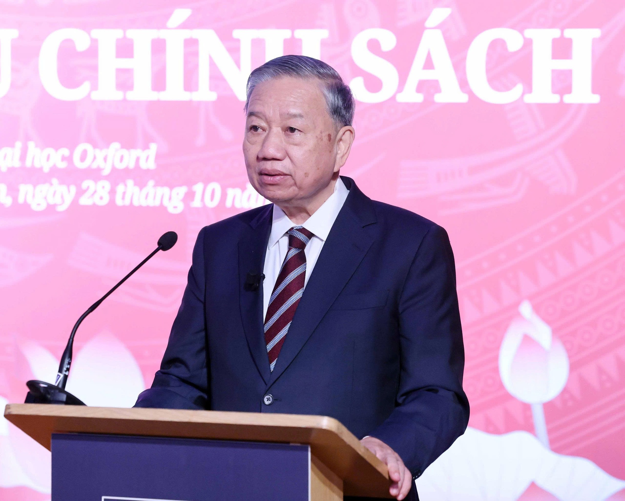 Vietnam menganggap UK sebagai rakan strategik jangka panjang dengan Setiausaha Agung Lam - Foto 2. Việt Nam coi Anh là đối tác chiến lược dài hạn cùng Tổng Bí thư Tô Lâm - Ảnh 2.