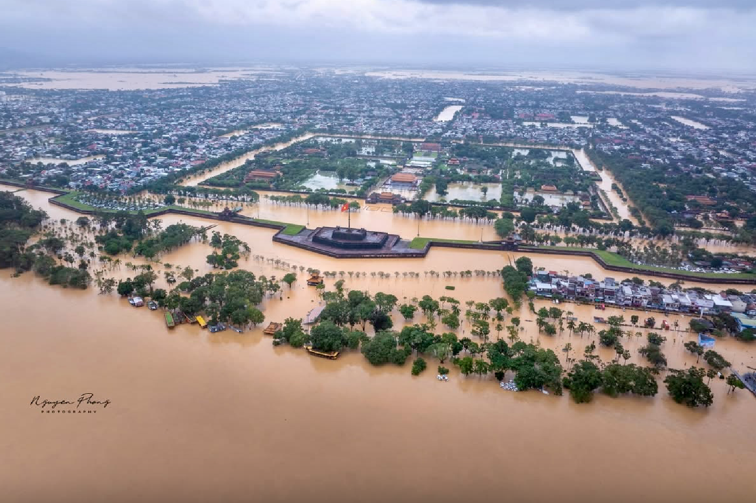 Huế lũ lên lại, sông Thu Bồn có thể đạt đỉnh 61 năm - Ảnh 1.