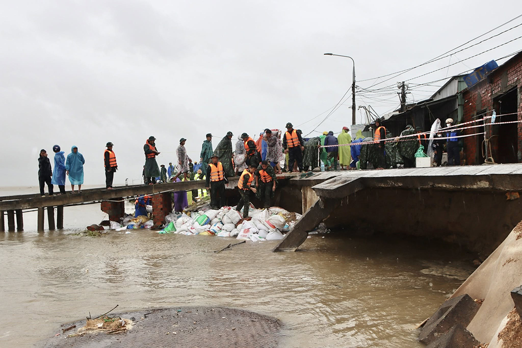 Đà Nẵng thiệt hại nặng nề, vượt đỉnh lũ năm 1964 - Ảnh 5.