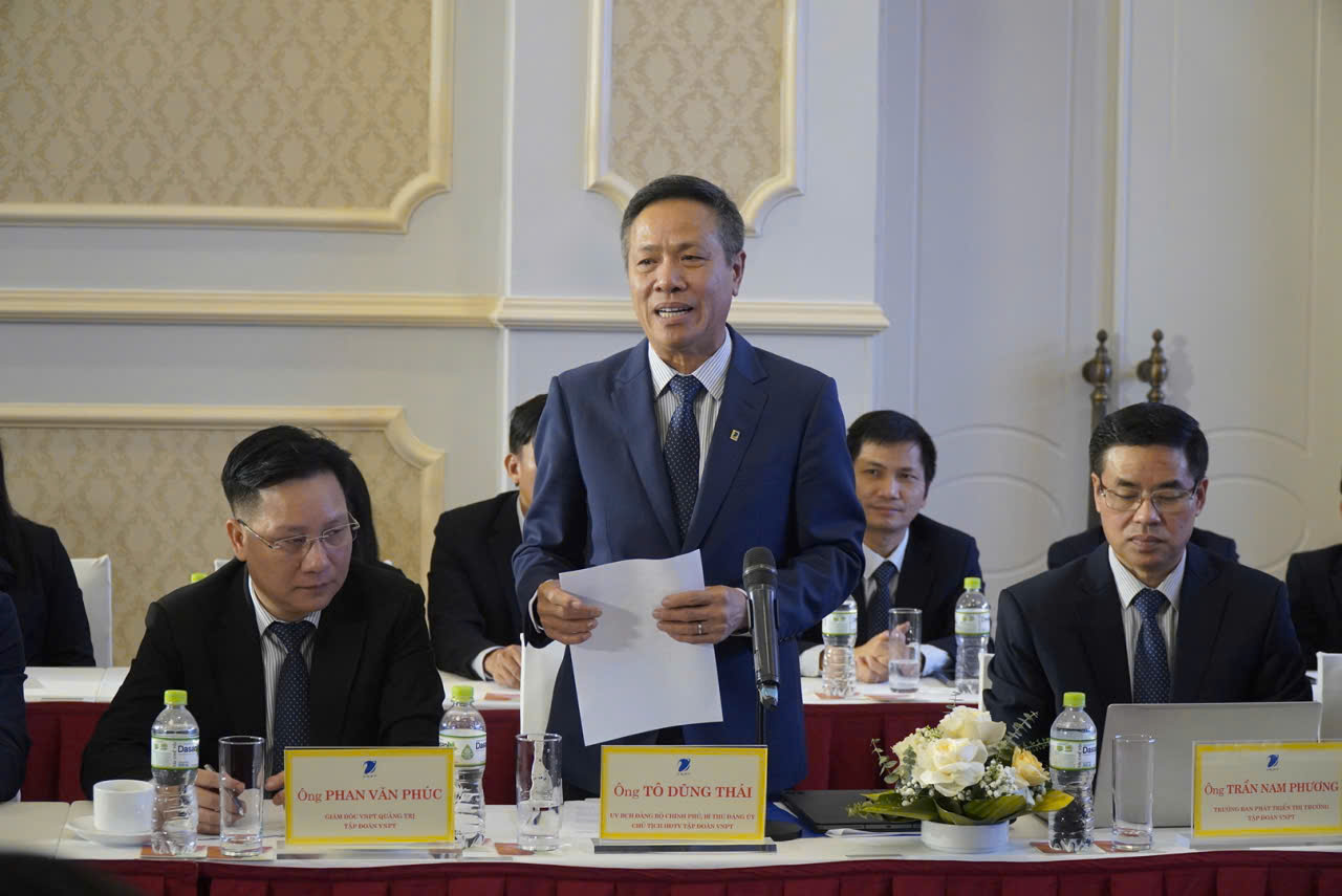 ‘Tập đoàn VNPT sẵn sàng cho Quảng Trị thuê máy, phần mềm, đào tạo để gỡ 'khó' hành chính công’- Ảnh 2. ‘Tập đoàn VNPT sẵn sàng cho Quảng Trị thuê máy, phần mềm, đào tạo để gỡ 'khó' hành chính công’- Ảnh 2.