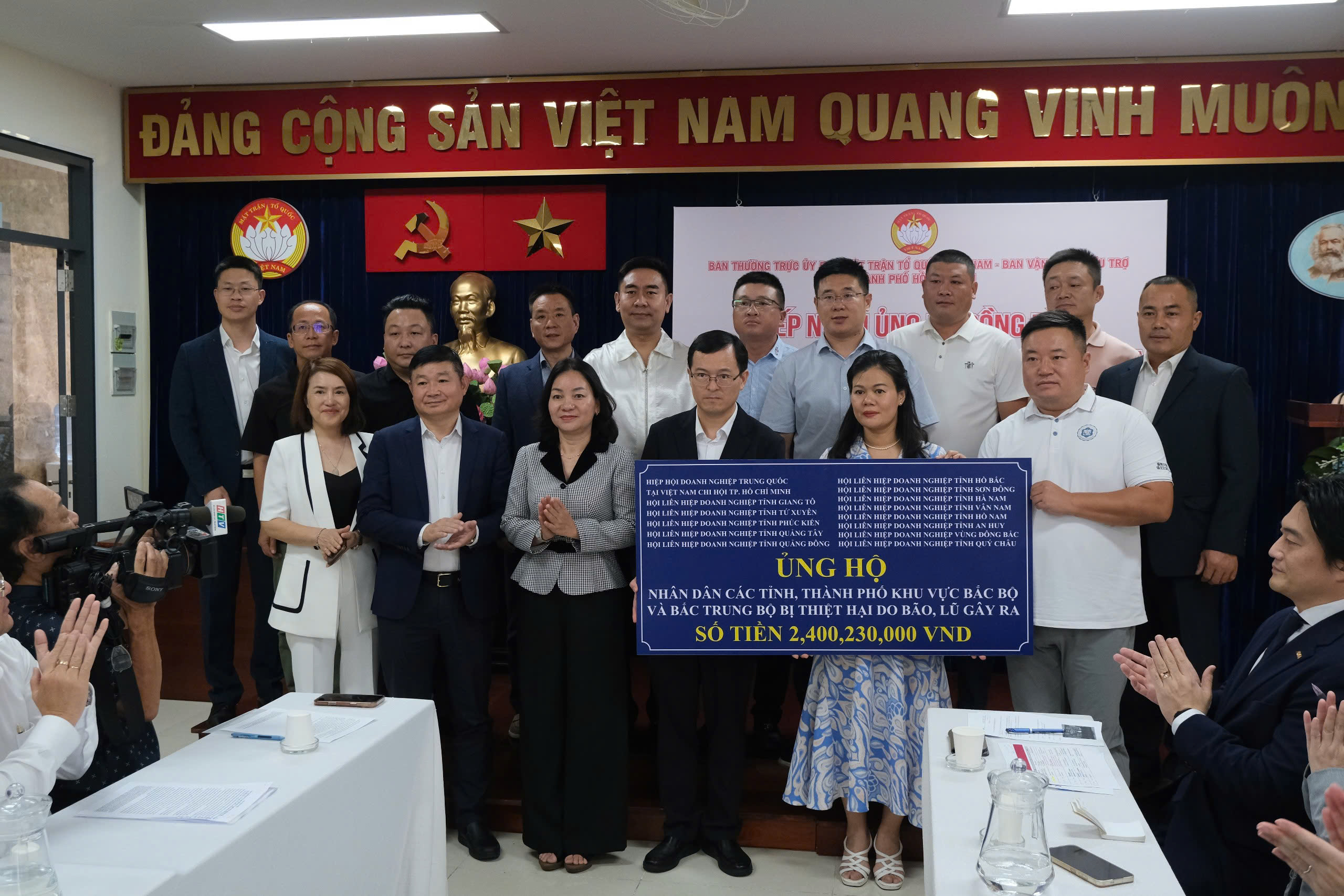 MTTQ TP.HCM tiếp nhận tiền cứu trợ - Ảnh 3.