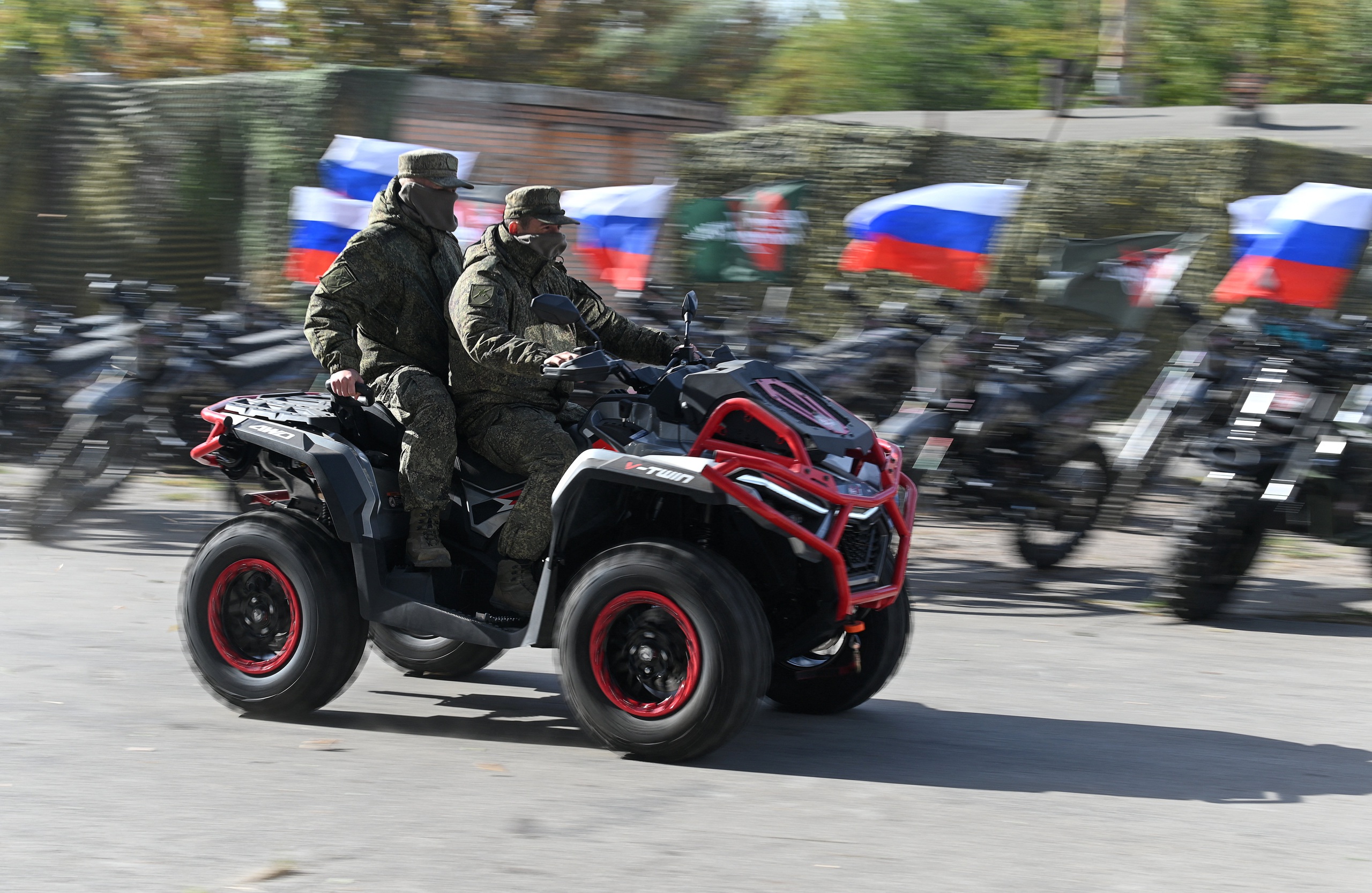 Chiến sự Ukraine ngày 1.318: Nga tận dụng sương mù tấn công cầu Ukraine - Ảnh 2.