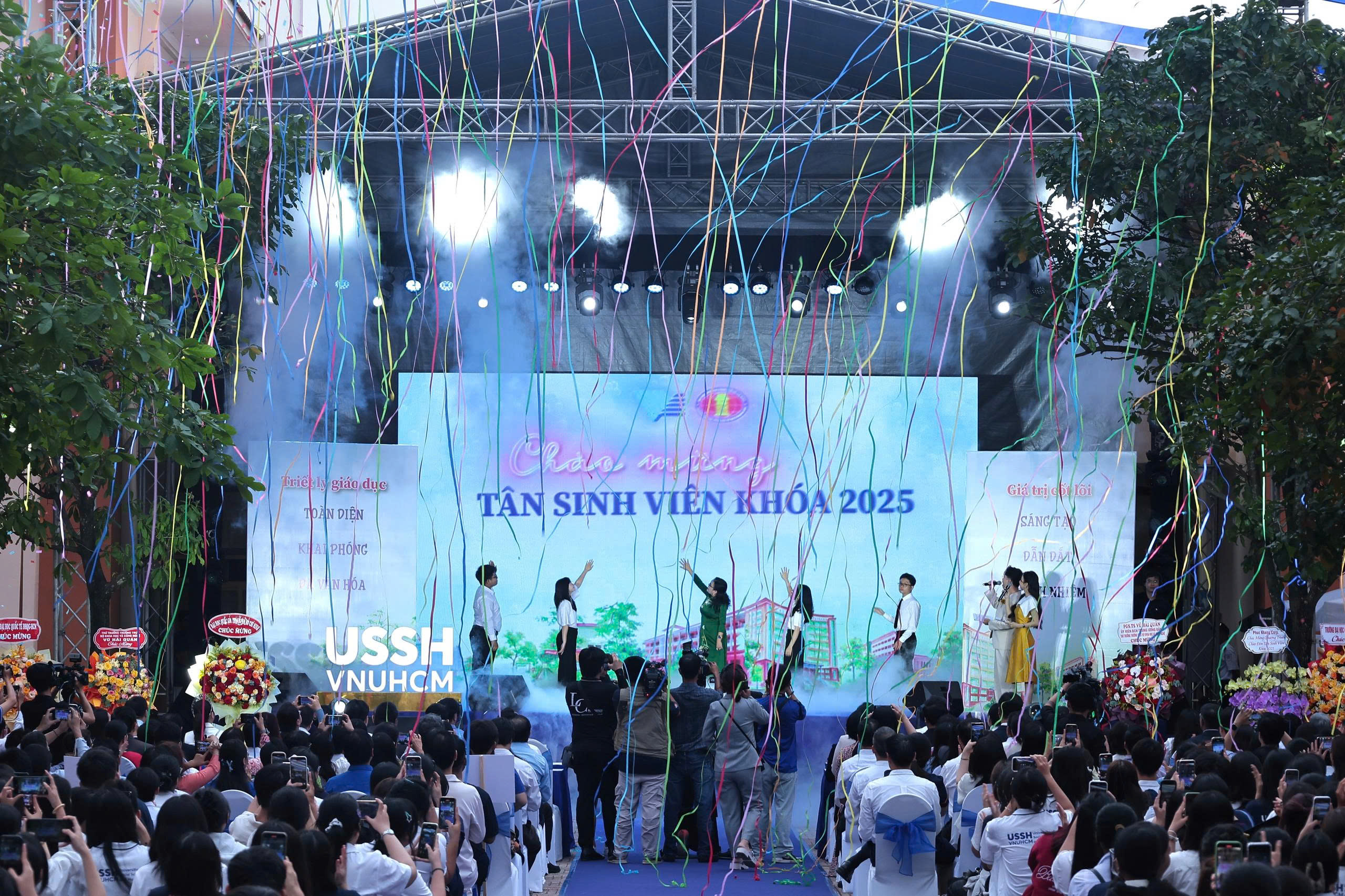 Tân sinh viên mong chờ gì ngoài việc học? - Ảnh 2.