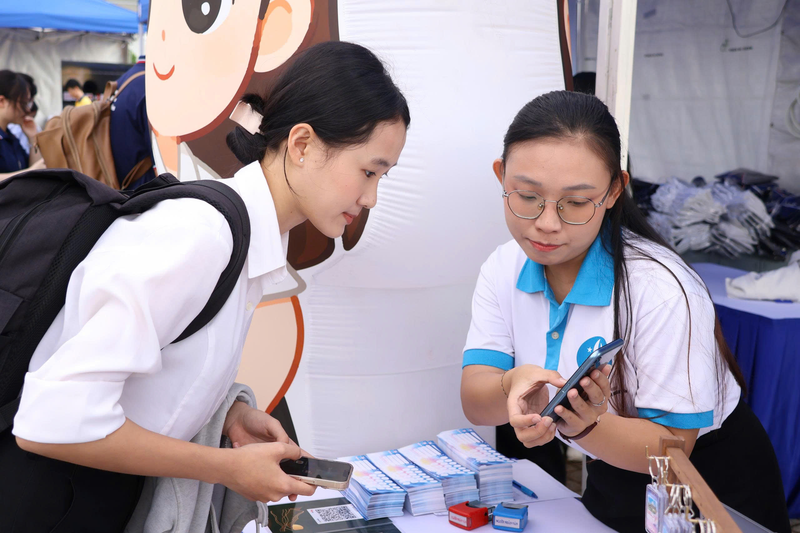 Tân sinh viên mong chờ gì ngoài việc học? - Ảnh 1.