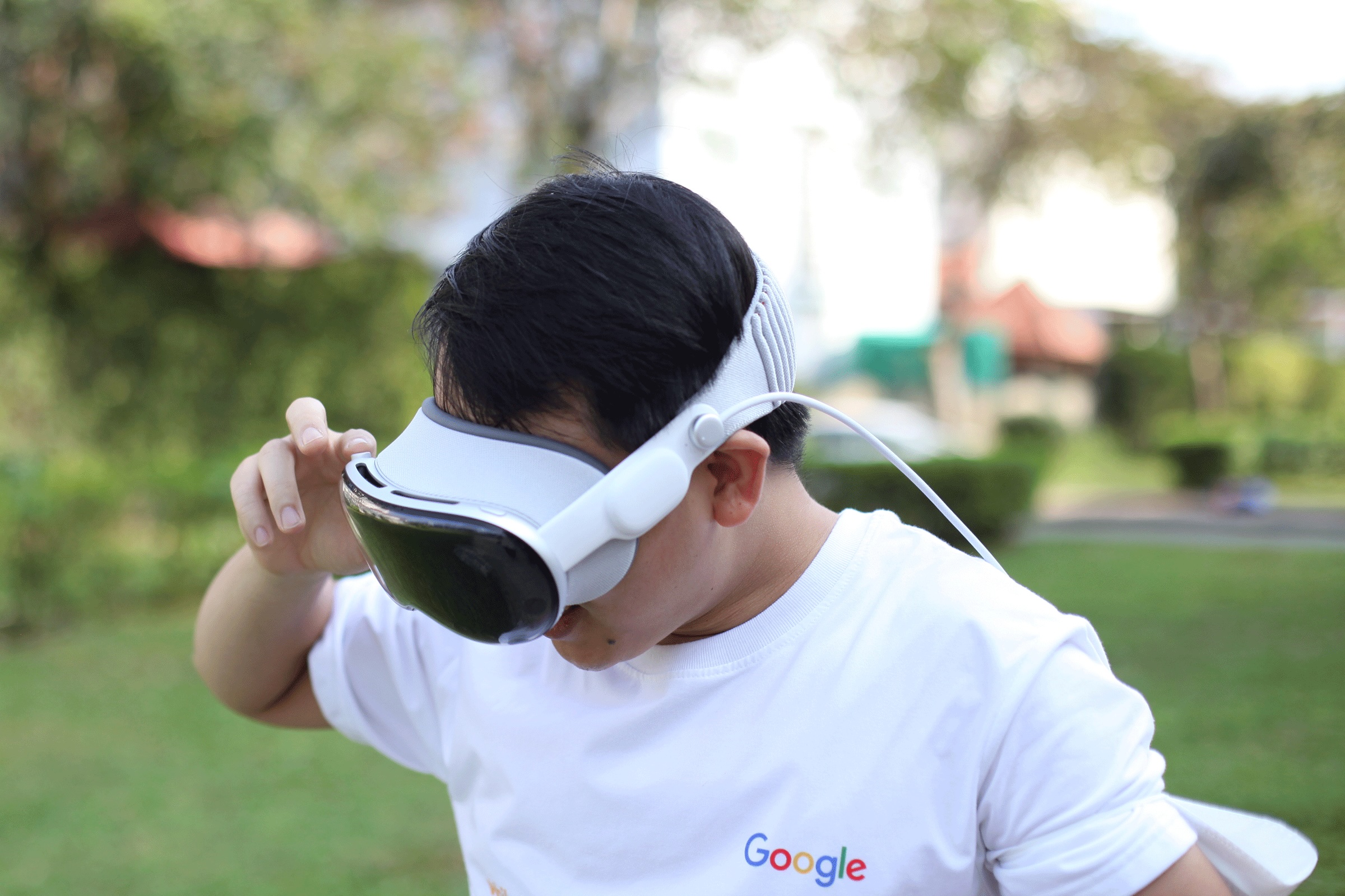 Apple 'bẻ lái' sang kính AI siêu thông minh  - Ảnh 1.