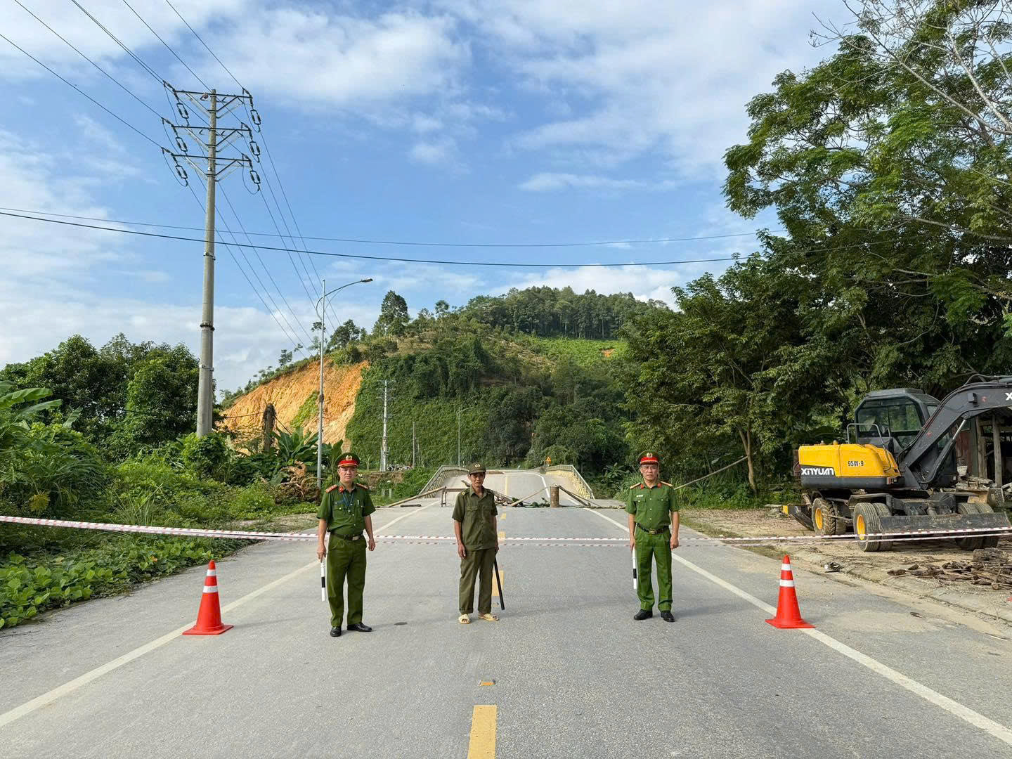 Mưa lũ lịch sử làm sập, cuốn trôi hơn 20 cây cầu tại Tuyên Quang  - Ảnh 11.