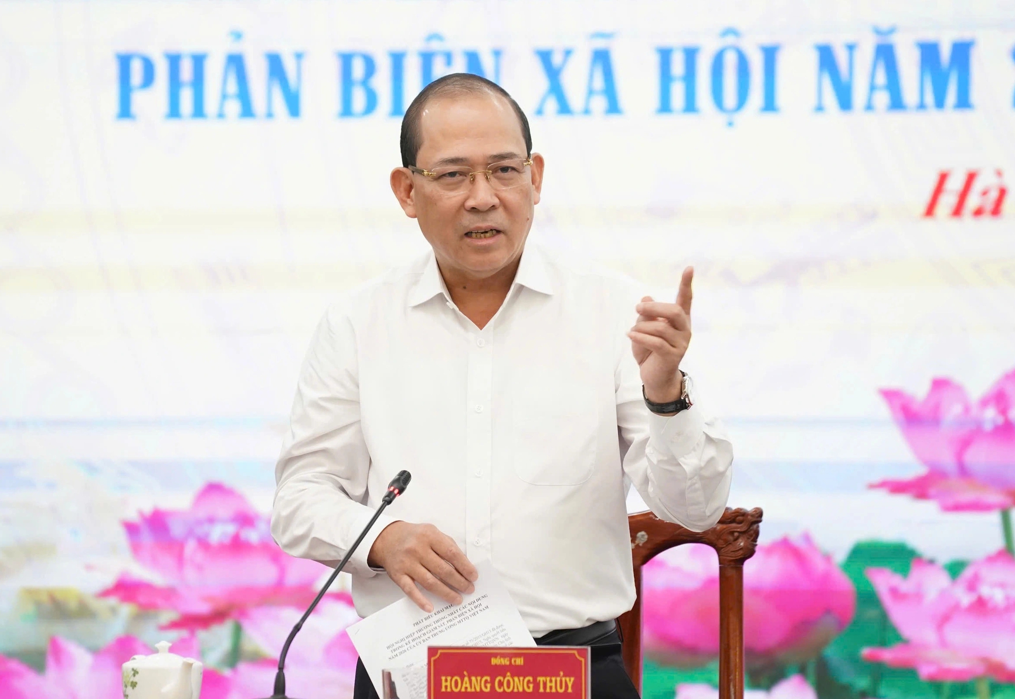 'Giám sát xong rồi cất rất cẩn thận trong tủ thì xong xuôi tất cả lại về' - Ảnh 1.