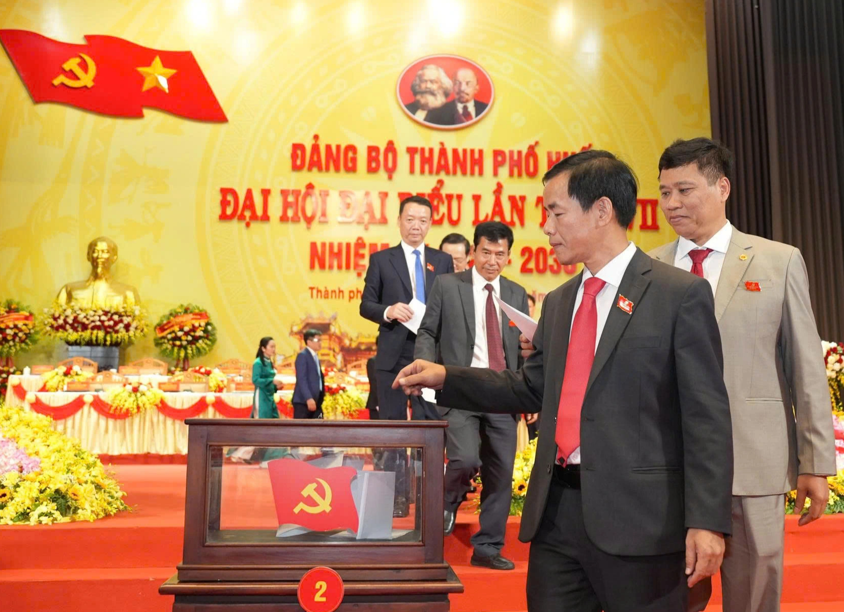 Ông Nguyễn Văn Phương được bầu làm Bí thư Thành ủy Huế- Ảnh 2.