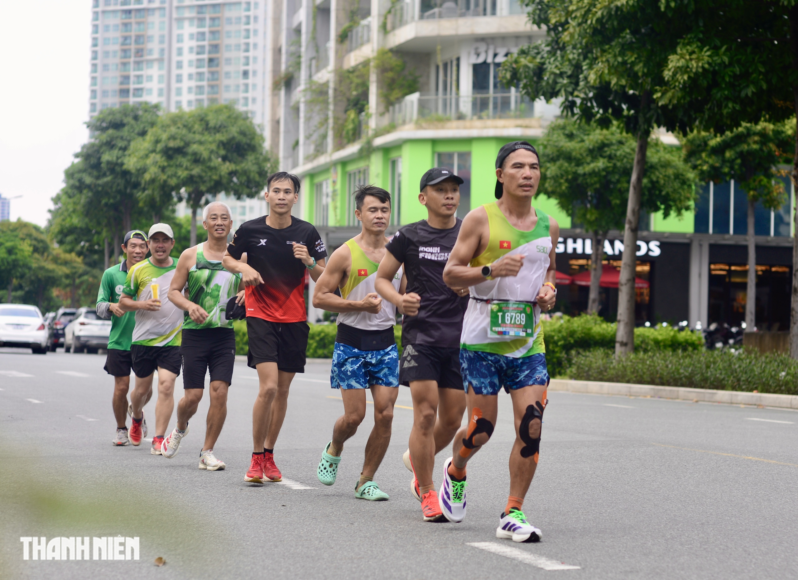 Ảnh đẹp tr&ecirc;n h&agrave;nh tr&igrave;nh chạy bộ 310 km trong hơn 56 tiếng của 'Trường đi&ecirc;n' - Ảnh 12.