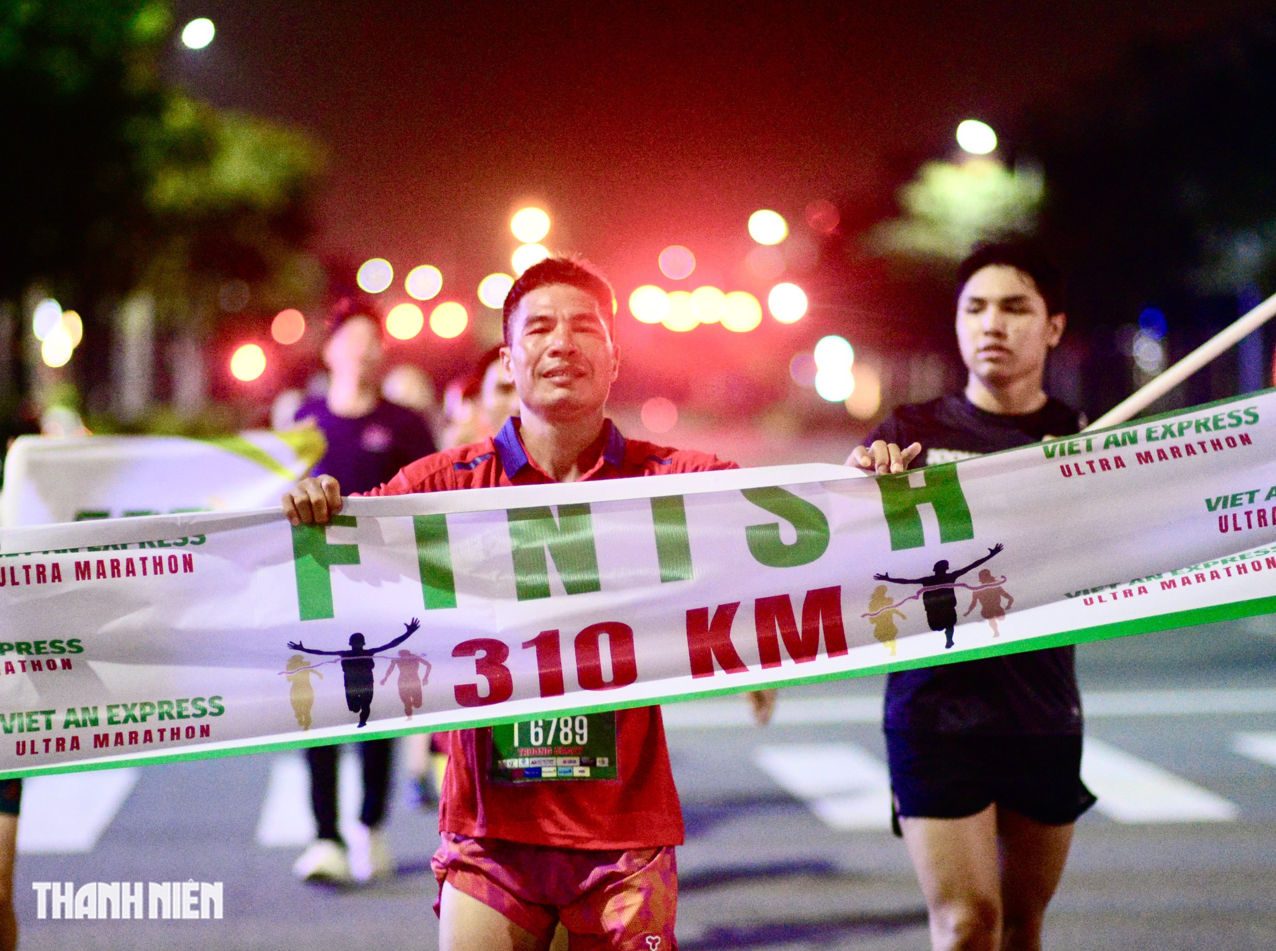 Ảnh đẹp tr&ecirc;n h&agrave;nh tr&igrave;nh chạy bộ 310 km trong hơn 56 tiếng của 'Trường đi&ecirc;n' - Ảnh 15.