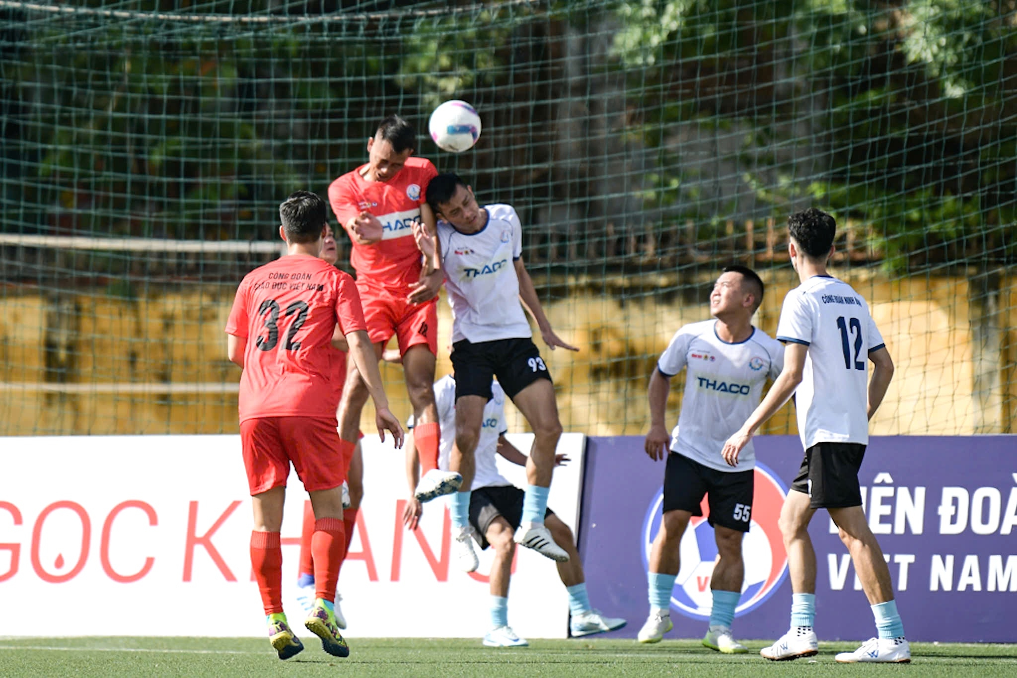 ការបើកការប្រកួតកីឡាបាល់ទាត់កម្មករនិងមន្ត្រីរាជការវៀតណាម ឆ្នាំ២០២៥ - រូបថត ៤. Hào hứng khai mạc giải bóng đá công nhân, viên chức Việt Nam 2025- Ảnh 4.