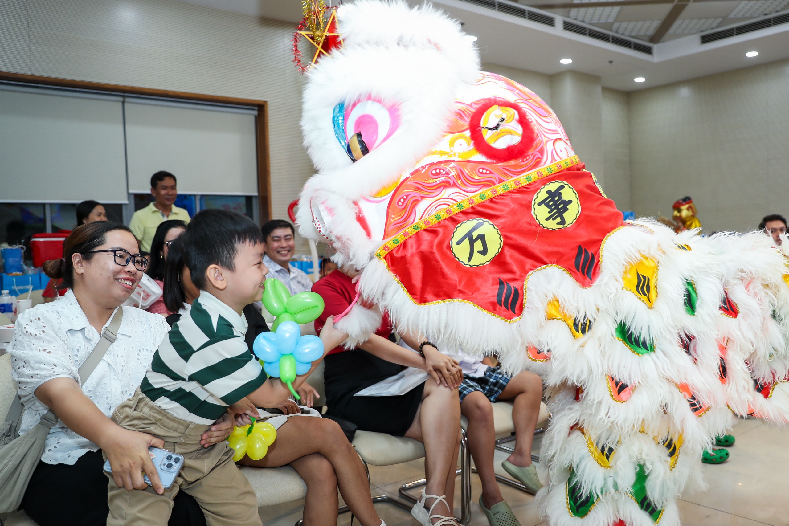 'Trung thu vui nhất m&agrave; em từng biết'- Ảnh 18.