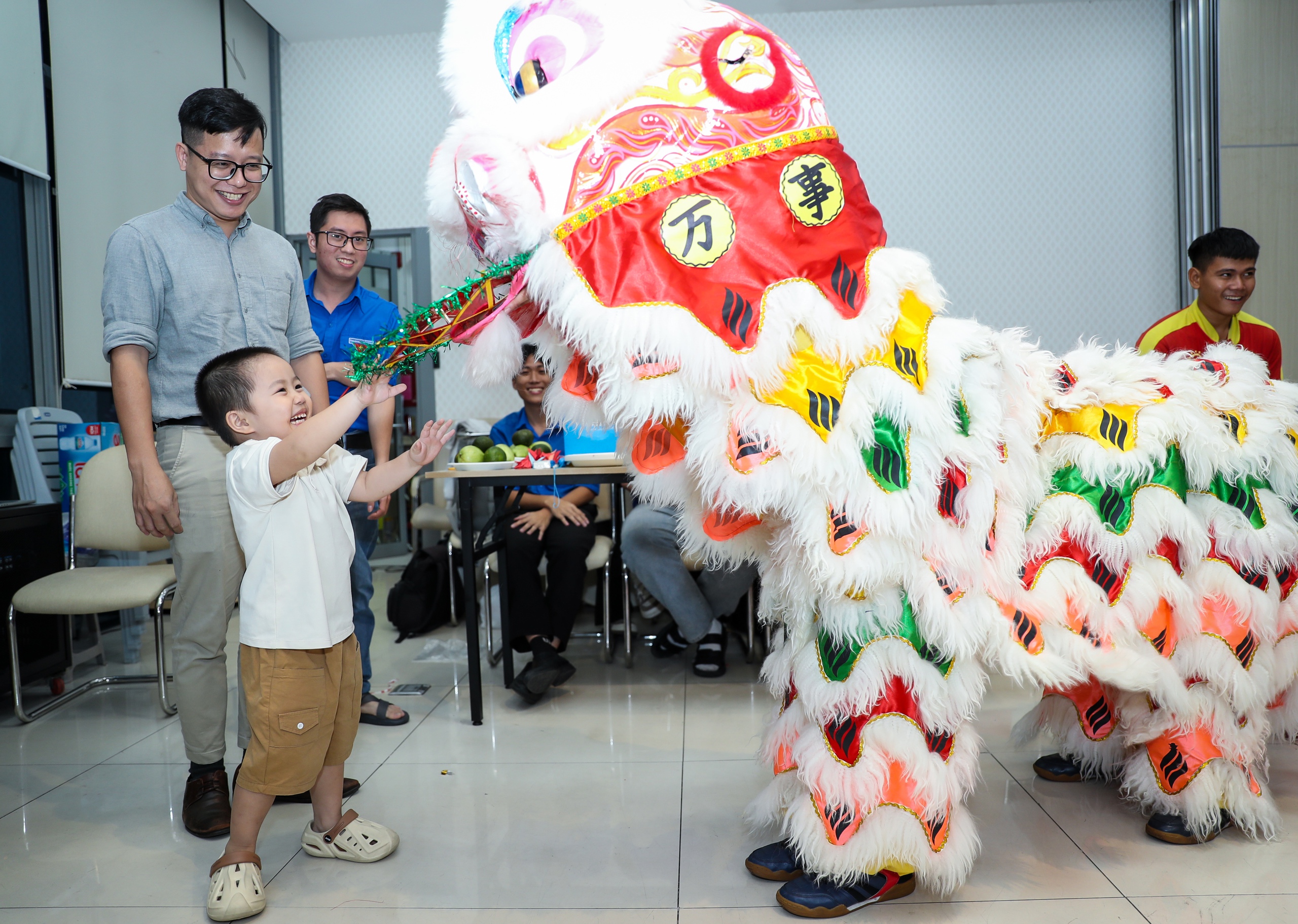 'Trung thu vui nhất m&agrave; em từng biết'- Ảnh 16.