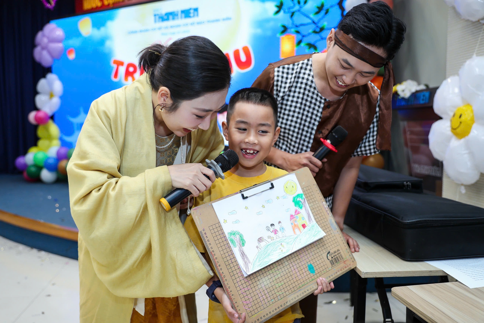 'Trung thu vui nhất m&agrave; em từng biết'- Ảnh 8.
