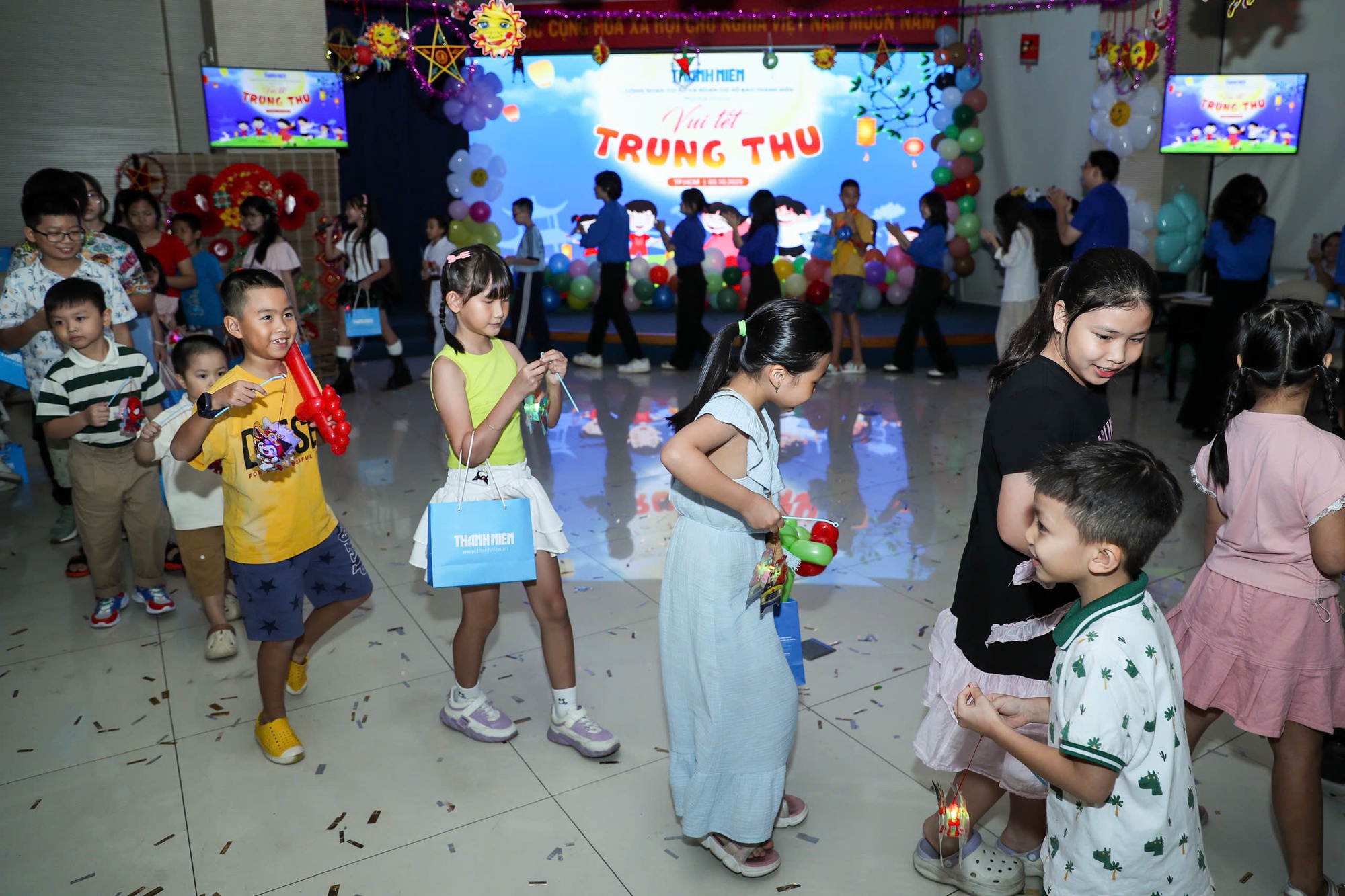 'Trung thu vui nhất m&agrave; em từng biết'- Ảnh 12.