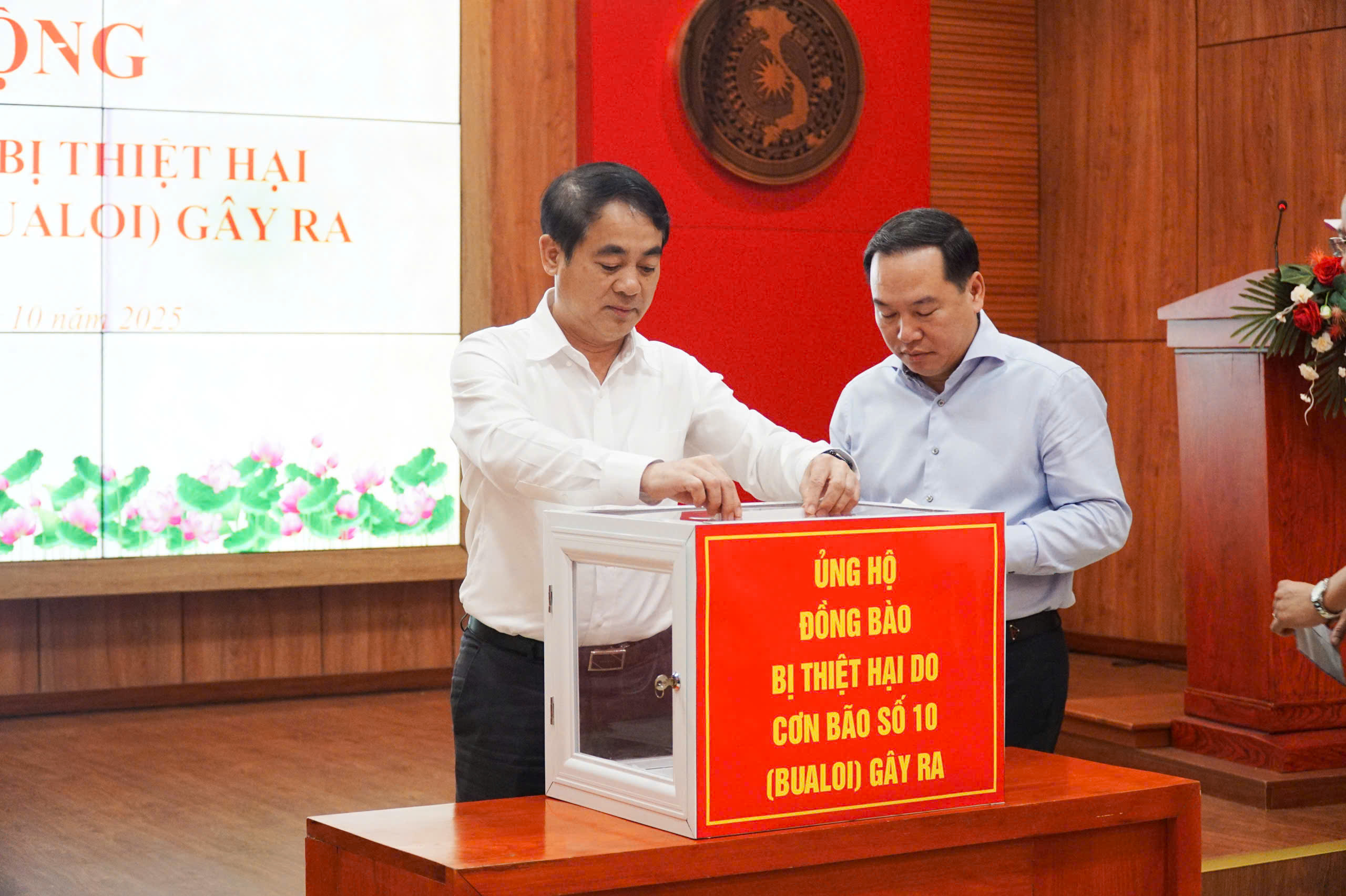 Khánh Hòa phát động ủng hộ đồng bào bị thiệt hại do bão số 10   - Ảnh 1.