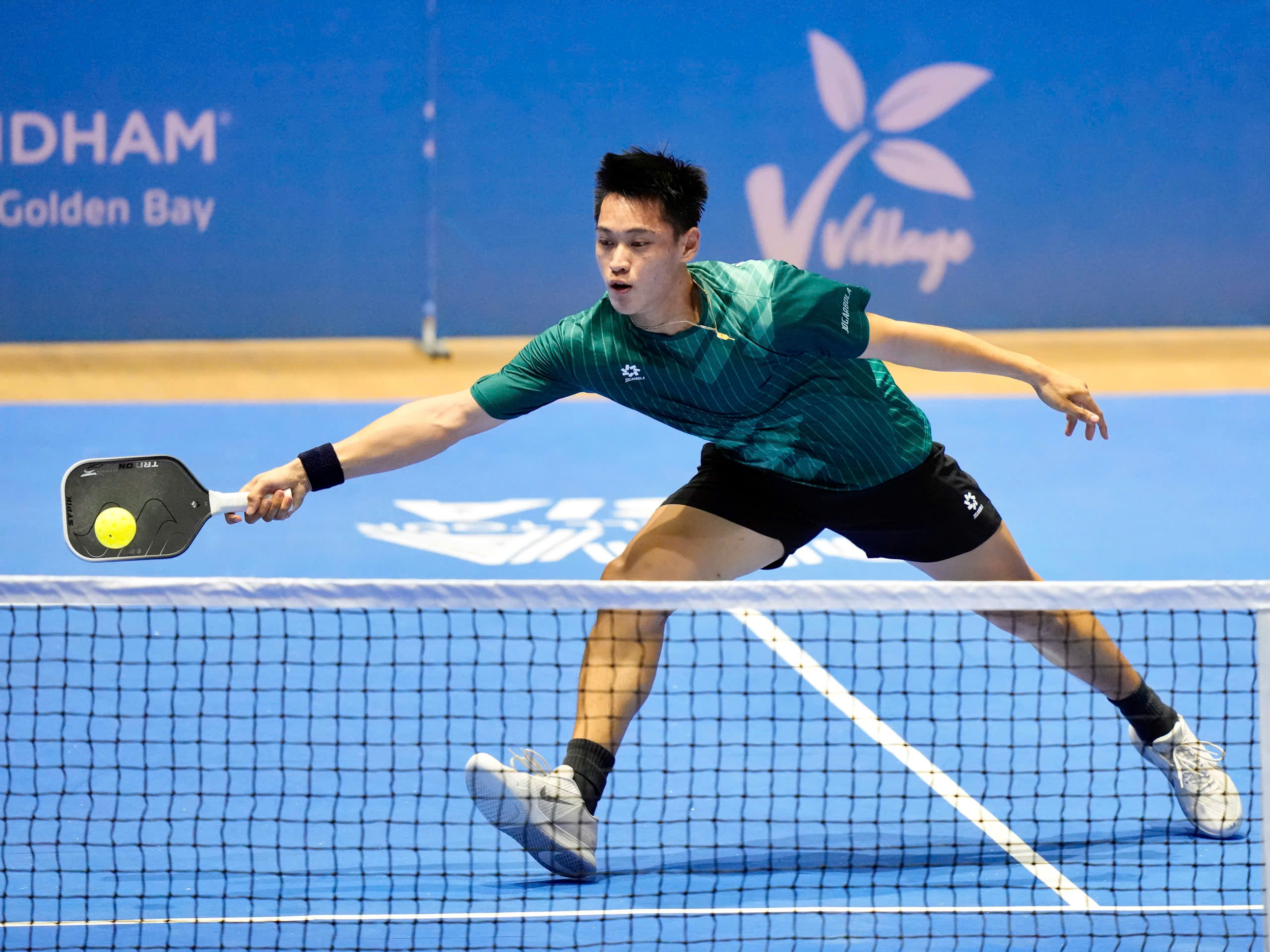 Truong Vinh Hien មកពីក្រោយវាយចាញ់ Ly Hoang Nam៖ ផ្ទុះជម្លោះយ៉ាងសាហាវ! - រូបថត ១. Trương Vinh Hiển ngược dòng đánh bại Lý Hoàng Nam: Nổ ra tranh cãi gay gắt!- Ảnh 1.