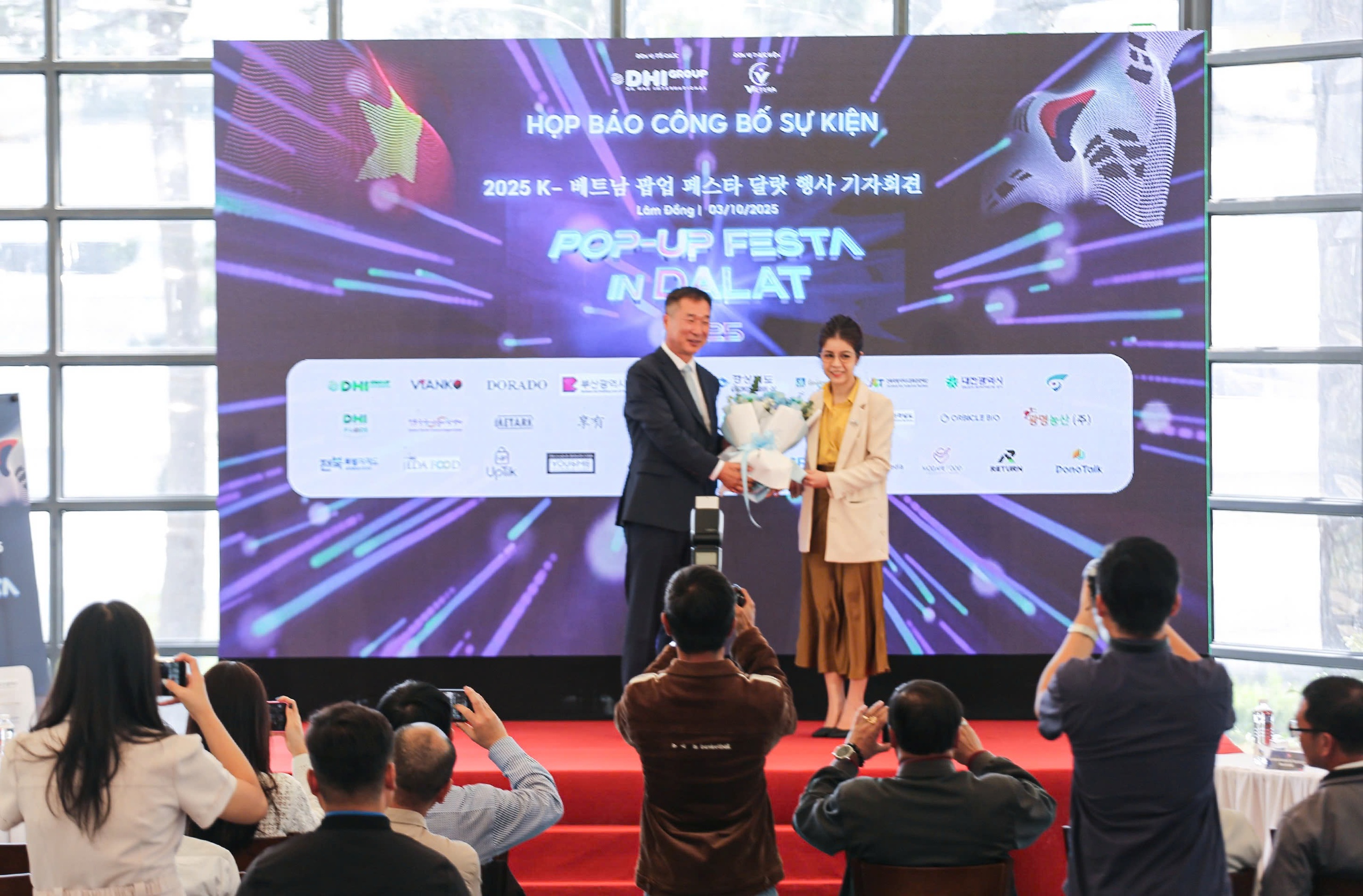 Numerosas actividades culturales y artísticas únicas en la 'Festa Pop-up K-Vietnam 2025 en Dalat' - Foto 2. Nhiều hoạt động văn hóa nghệ thuật đặc sắc tại '2025 K-Vietnam Pop-up Festa in Dalat'- Ảnh 2.