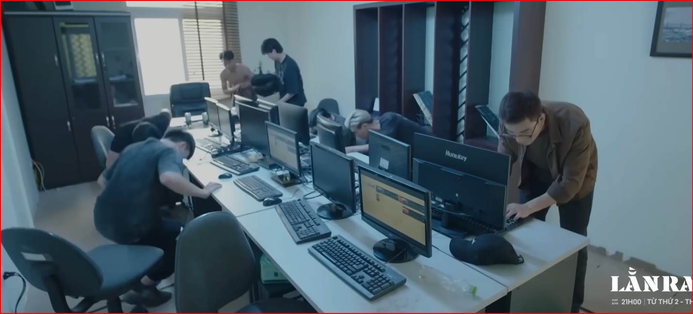 Phim Lằn ranh tập 3: Viên bỏ trốn và cuộc điều tra trốn thuế gây cấn - Ảnh 2. Phim Lằn ranh tập 3: Viên bỏ trốn và cuộc điều tra trốn thuế gây cấn - Ảnh 2.