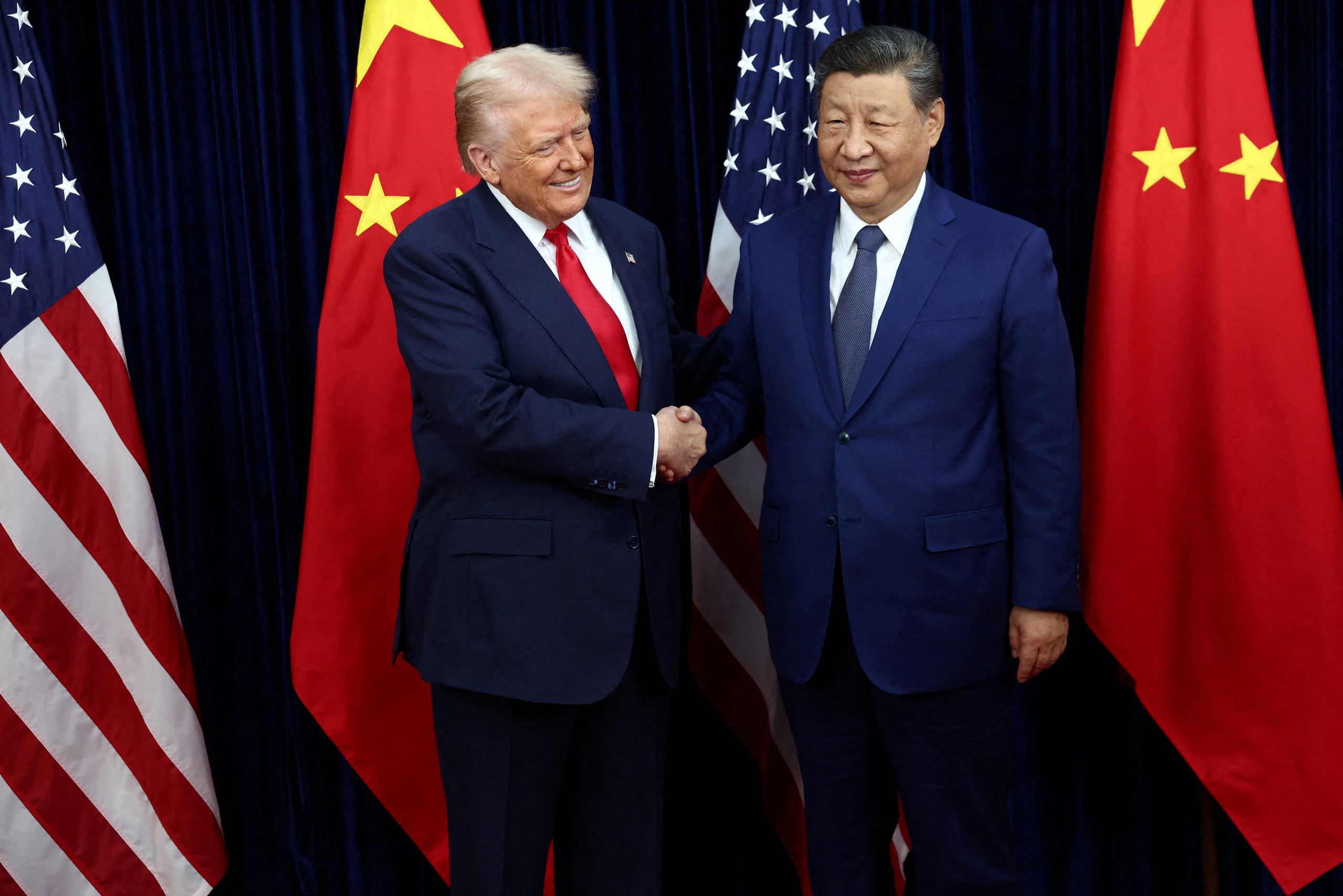 Tổng thống Donald Trump gặp Chủ tịch Tập Cận Bình - Ảnh 1.