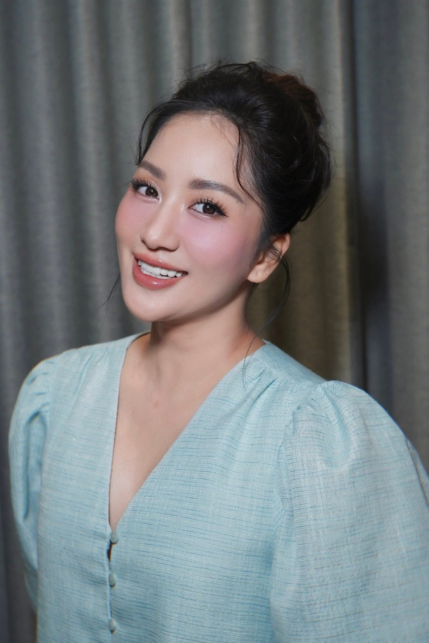 Khánh Thi 'lẻ bóng' dự sự kiện, khoe nhan sắc ở tuổi 43 - Ảnh 2.