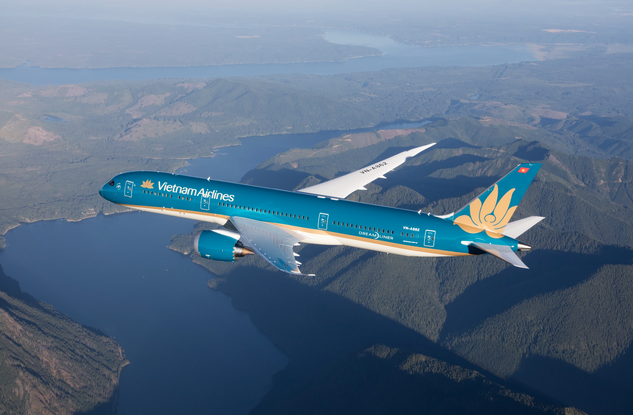 Vietnam Airlines tăng vốn lên 8.900 tỉ đồng, chuẩn bị 'sắm' máy bay thân rộng- Ảnh 1. Vietnam Airlines tăng vốn lên 8.900 tỉ đồng, chuẩn bị 'sắm' máy bay thân rộng- Ảnh 1.