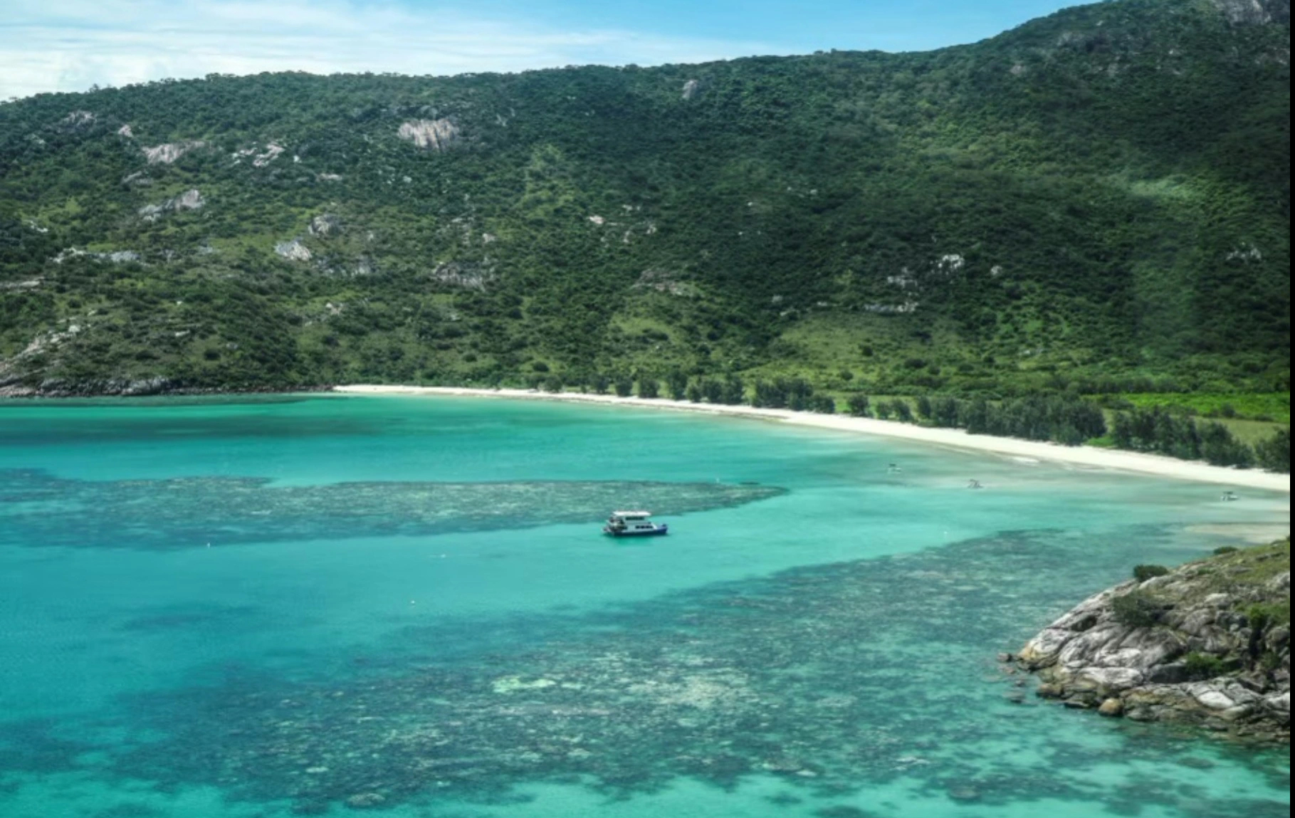 Du khách qua đời sau khi bị du thuyền bỏ rơi trên đảo- Ảnh 1.