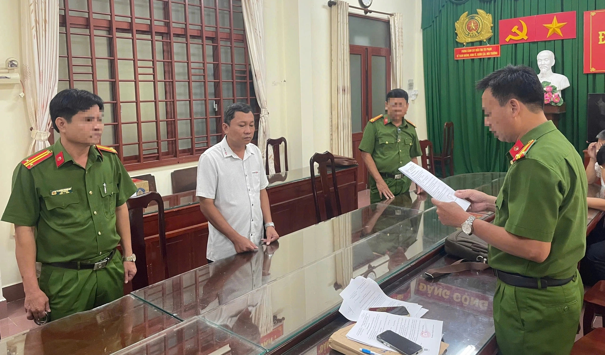 Giám đốc chi nhánh công ty lừa đảo bán một thửa đất cho nhiều người - Ảnh 1.