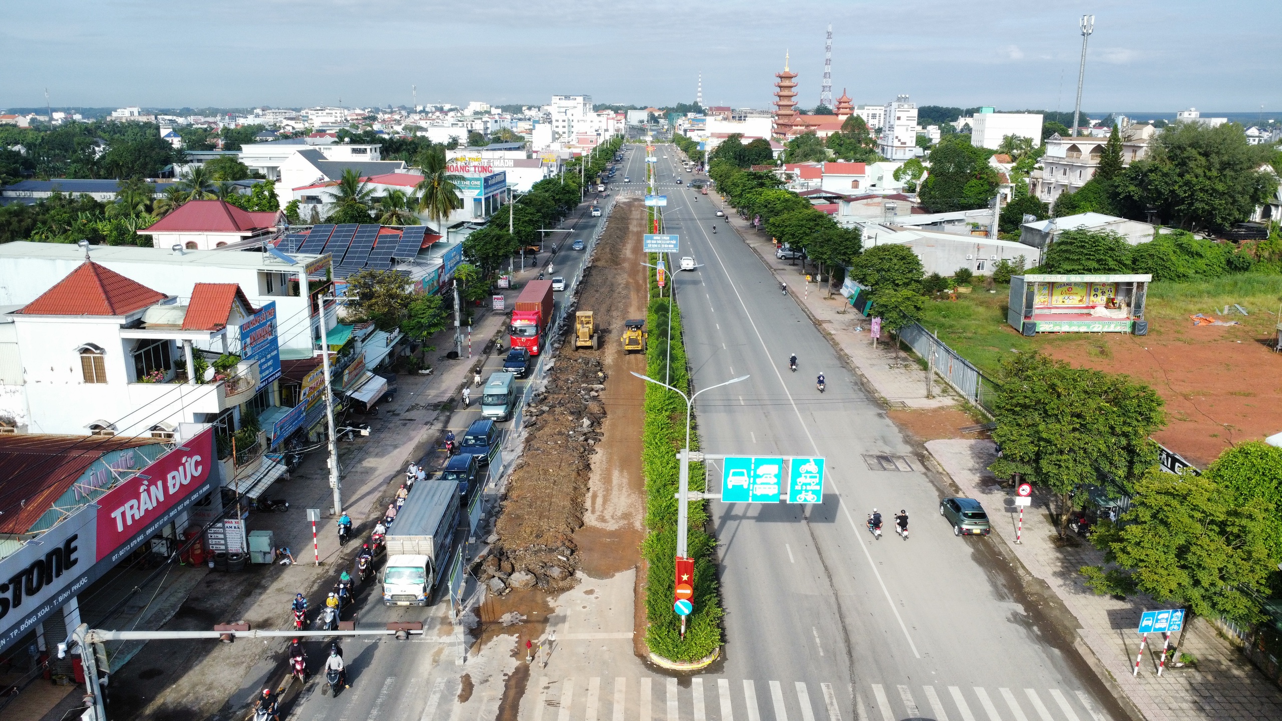 Người dân lo lắng việc sử dụng vật liệu tái chế tại chỗ, sửa quốc lộ 14
- Ảnh 13. Người dân lo lắng việc sử dụng vật liệu tái chế tại chỗ, sửa quốc lộ 14
- Ảnh 13.