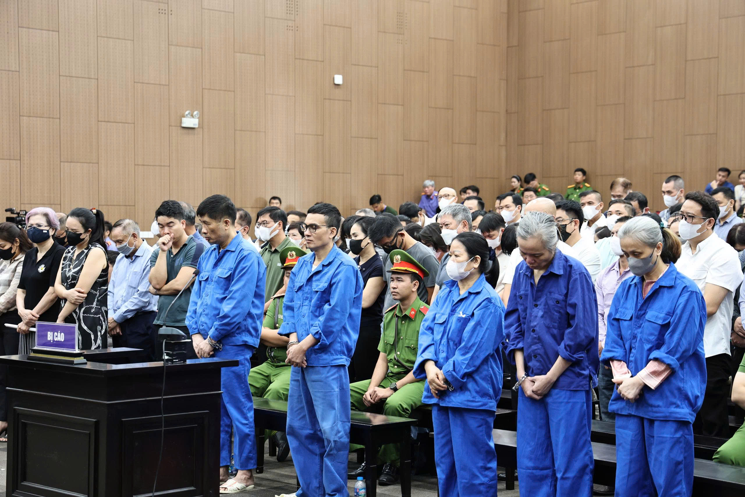 Cựu bí thư đánh bạc hơn 4,2 triệu USD khai biết King Club khi được cử đi học- Ảnh 2. Cựu bí thư đánh bạc hơn 4,2 triệu USD khai biết King Club khi được cử đi học- Ảnh 2.