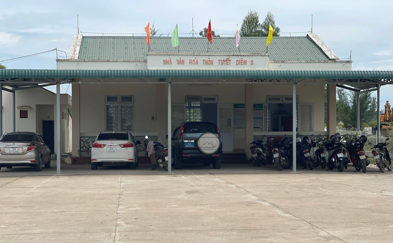 Chung dòng máu Lạc Hồng Giữa mưa lũ: Nghĩa cử cao đẹp của gia đình người bảo vệ - Ảnh 2. Chung dòng máu Lạc Hồng Giữa mưa lũ: Nghĩa cử cao đẹp của gia đình người bảo vệ - Ảnh 2.