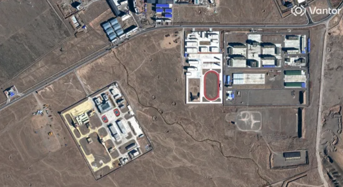 Trung Quốc xây cơ sở cho phép tên lửa phóng từ boong ke - Ảnh 2.