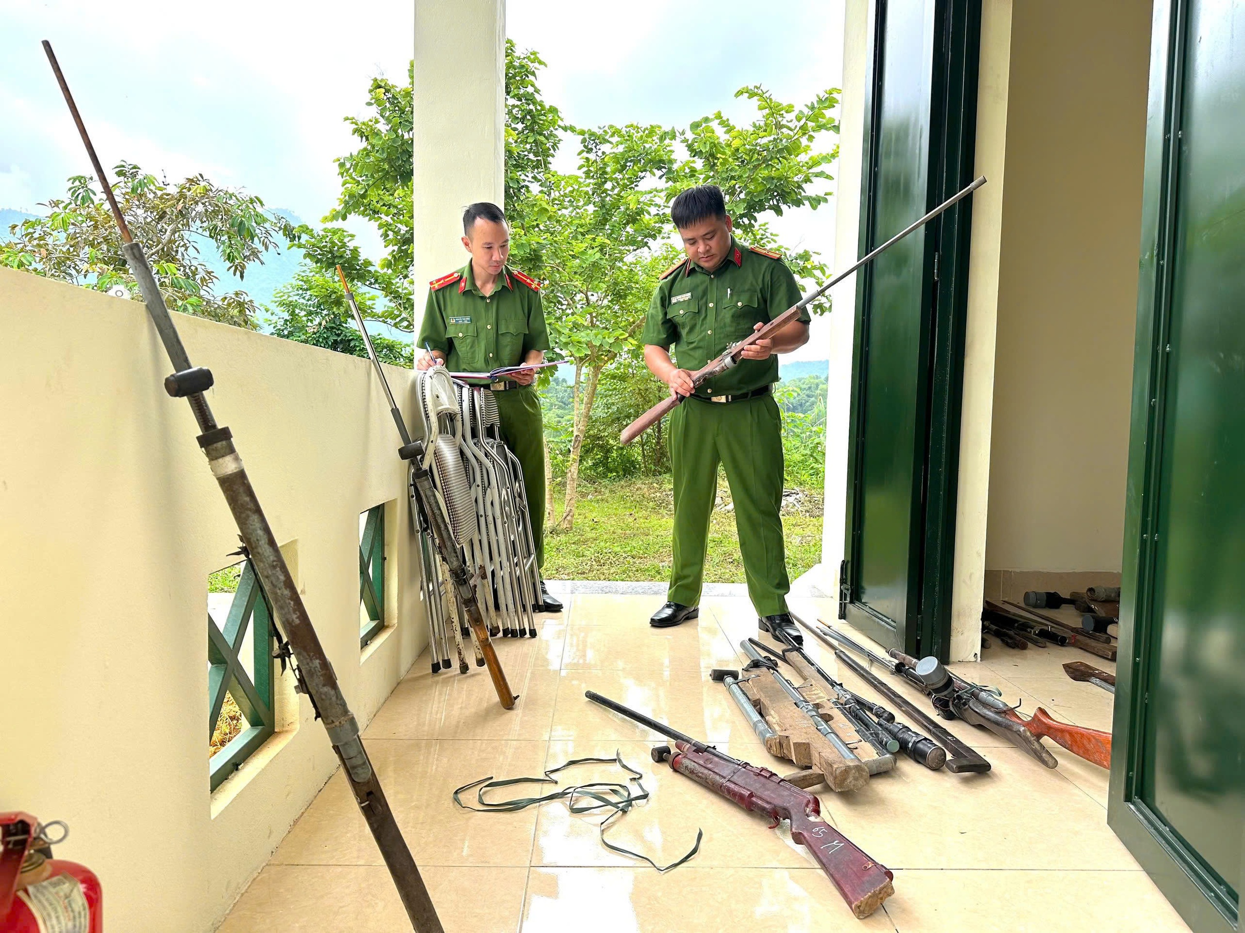 Khi công an làm bạn của dân- Ảnh 3. Khi công an làm bạn của dân- Ảnh 3.