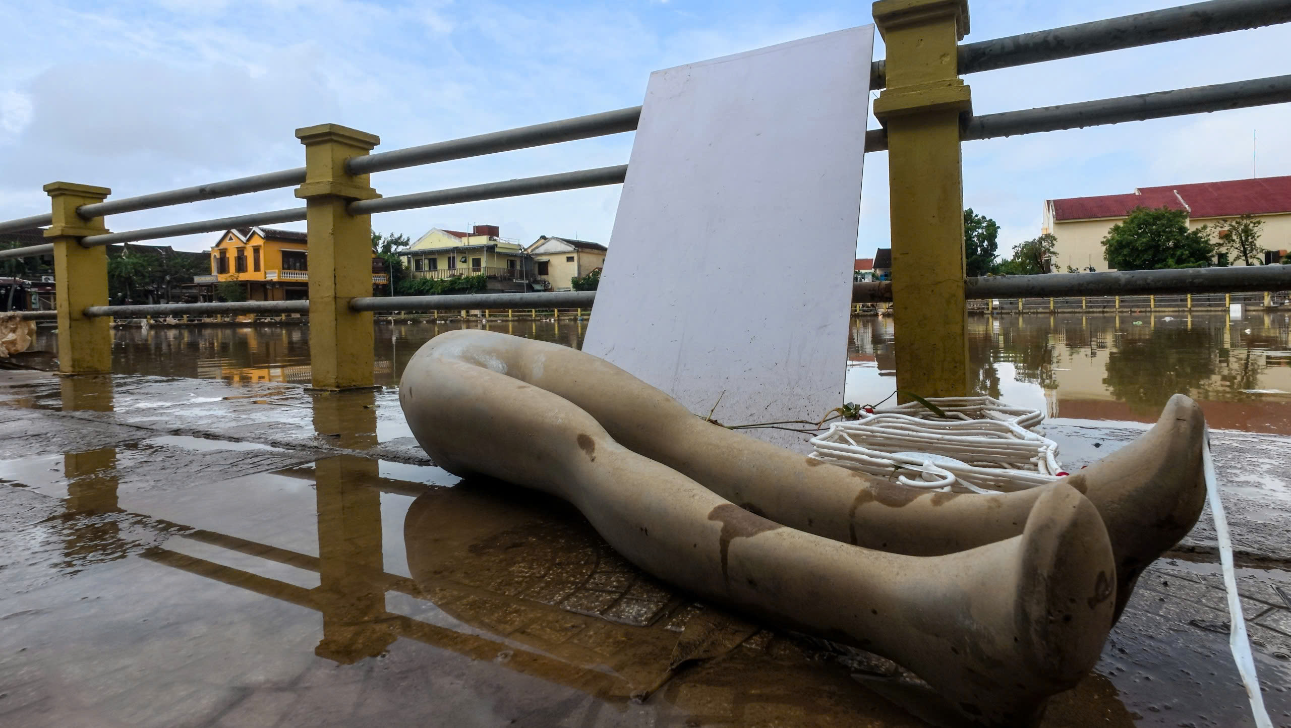 Phố cổ Hội An ngổn ngang sau trận lũ lịch sử- Ảnh 21. Phố cổ Hội An ngổn ngang sau trận lũ lịch sử- Ảnh 21.