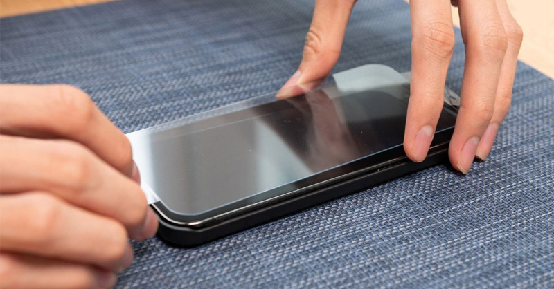 Sự thật về miếng dán màn hình chống ánh sáng xanh - Ảnh 1.