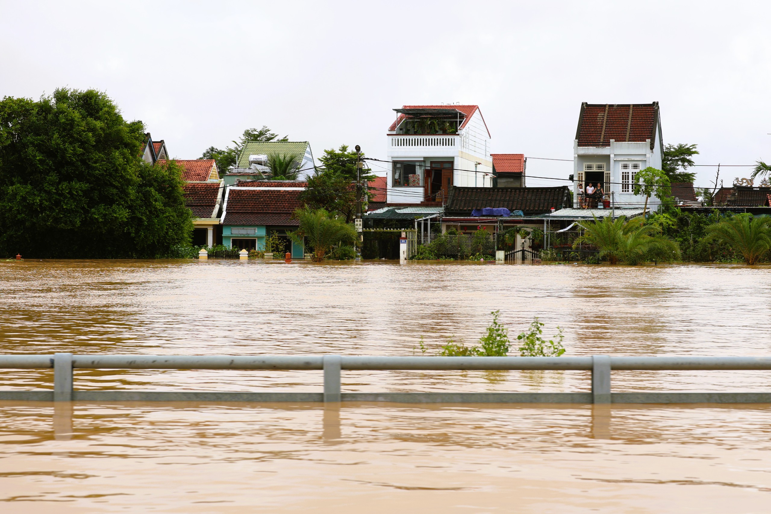Cuộc sống trong vùng mưa lụt Hội An- Ảnh 9. Cuộc sống trong vùng mưa lụt Hội An- Ảnh 9.