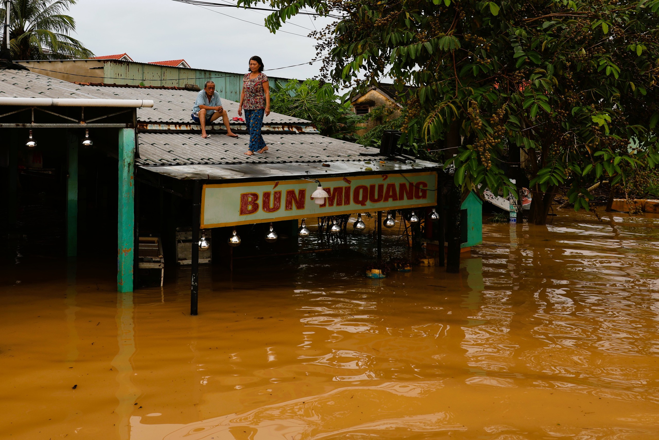 Cuộc sống trong vùng mưa lụt Hội An- Ảnh 10. Cuộc sống trong vùng mưa lụt Hội An- Ảnh 10.